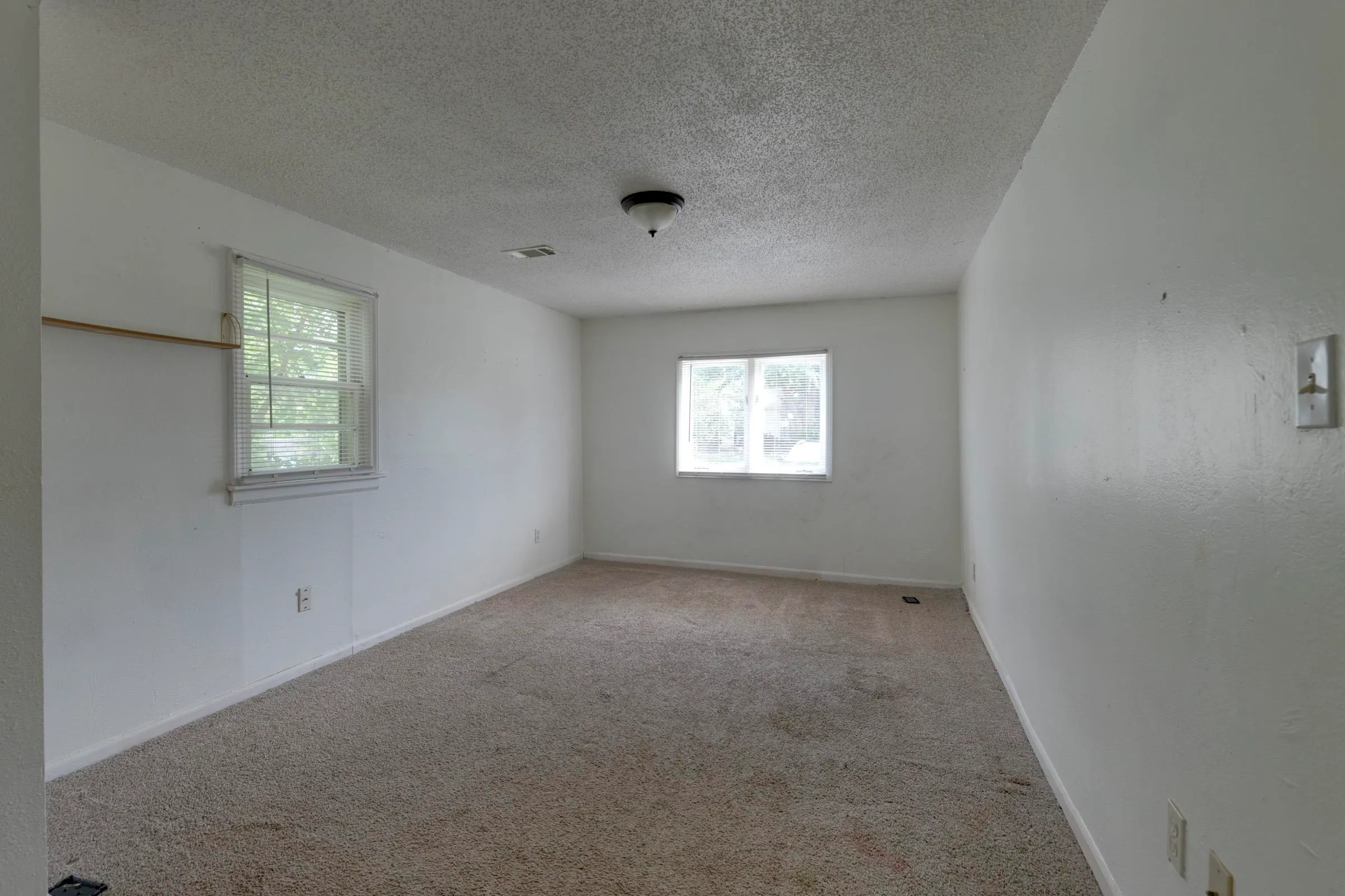 Wichita, Kansas 67219, United States, 3 Bedrooms Bedrooms, ,1 BathroomBathrooms,Residential,Pending,47393