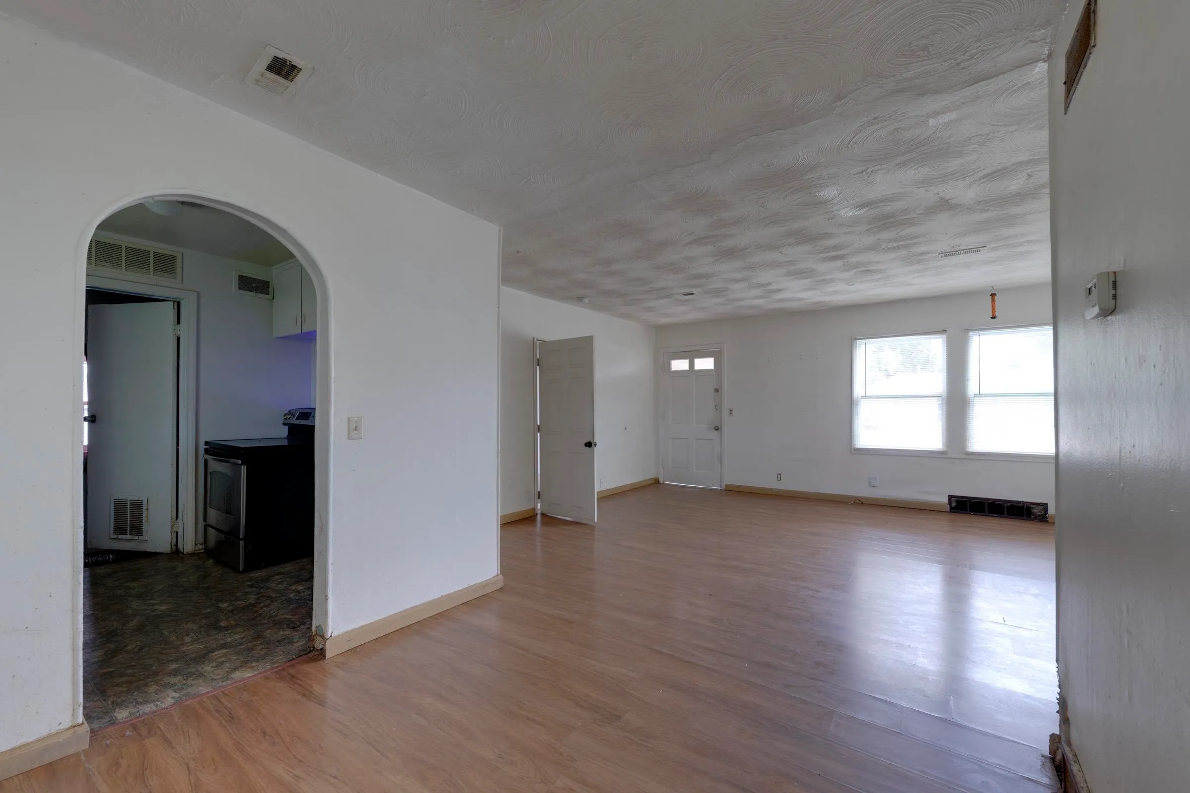 Wichita, Kansas 67219, United States, 3 Bedrooms Bedrooms, ,1 BathroomBathrooms,Residential,Pending,47393