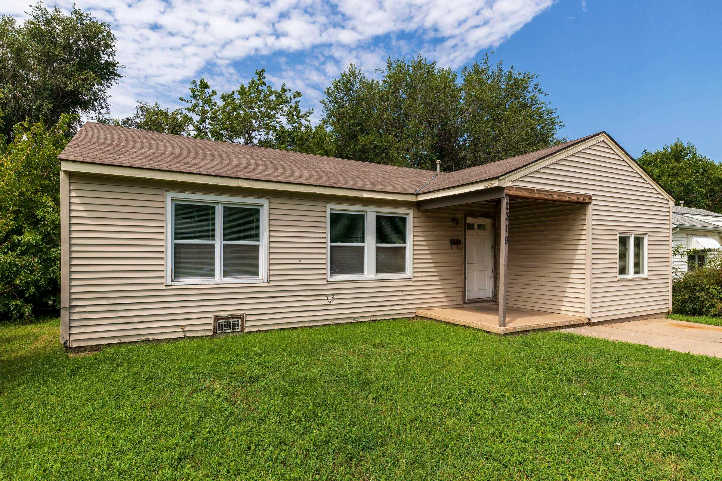 Wichita, Kansas 67219, United States, 3 Bedrooms Bedrooms, ,1 BathroomBathrooms,Residential,Pending,47393