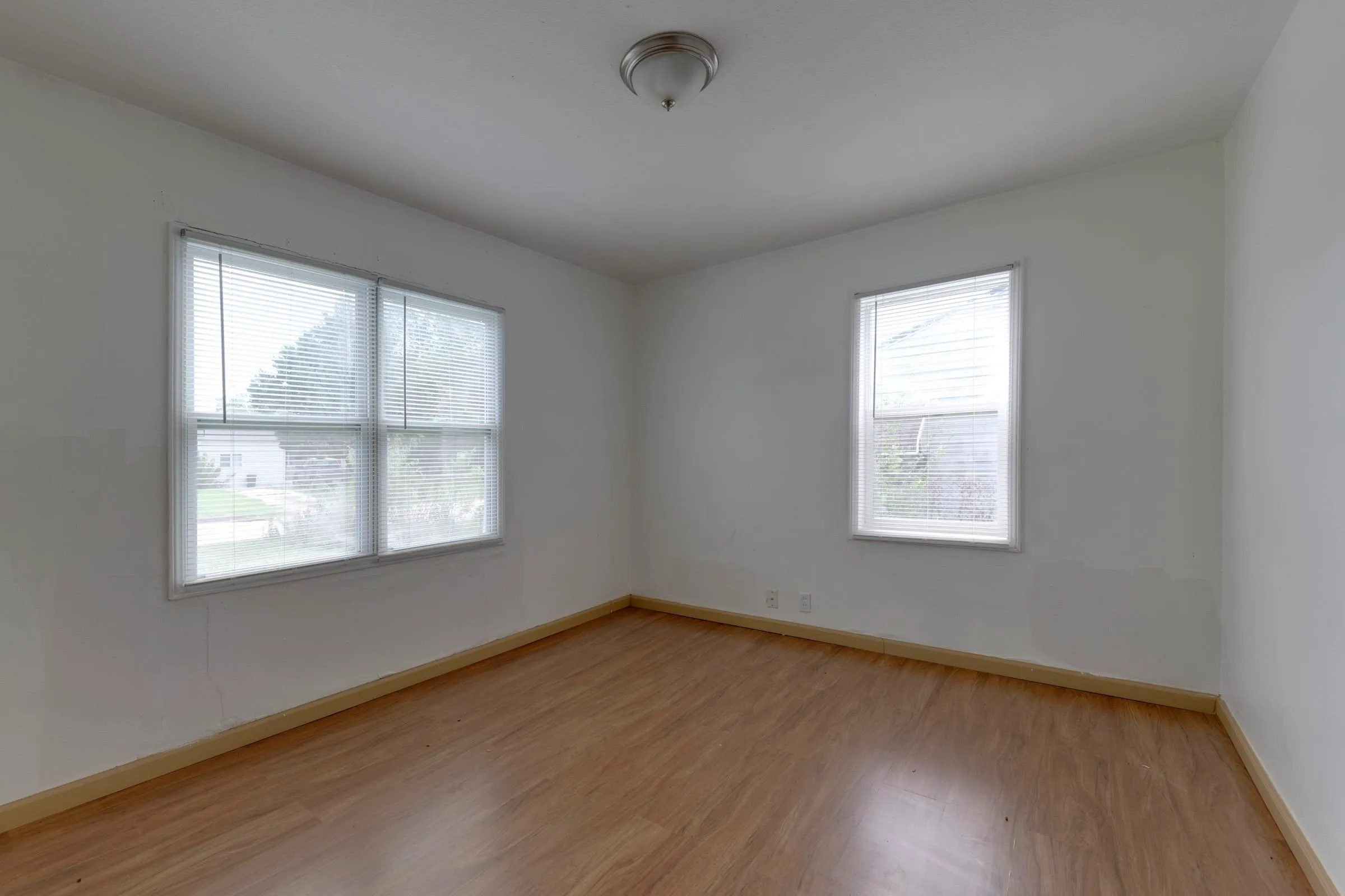 Wichita, Kansas 67219, United States, 3 Bedrooms Bedrooms, ,1 BathroomBathrooms,Residential,Pending,47393