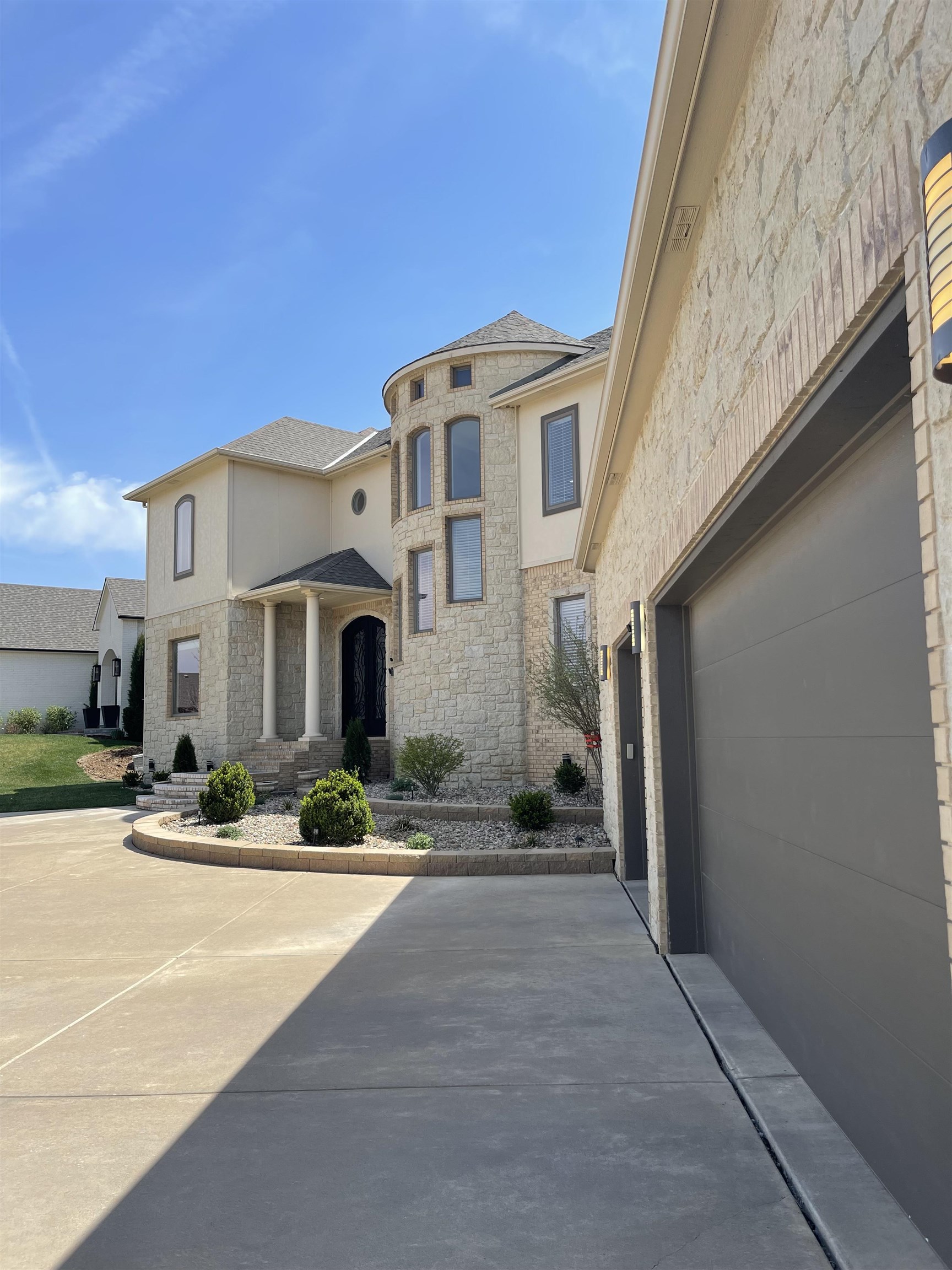 1818 N Burning Tree Cir, Wichita, Kansas image 2