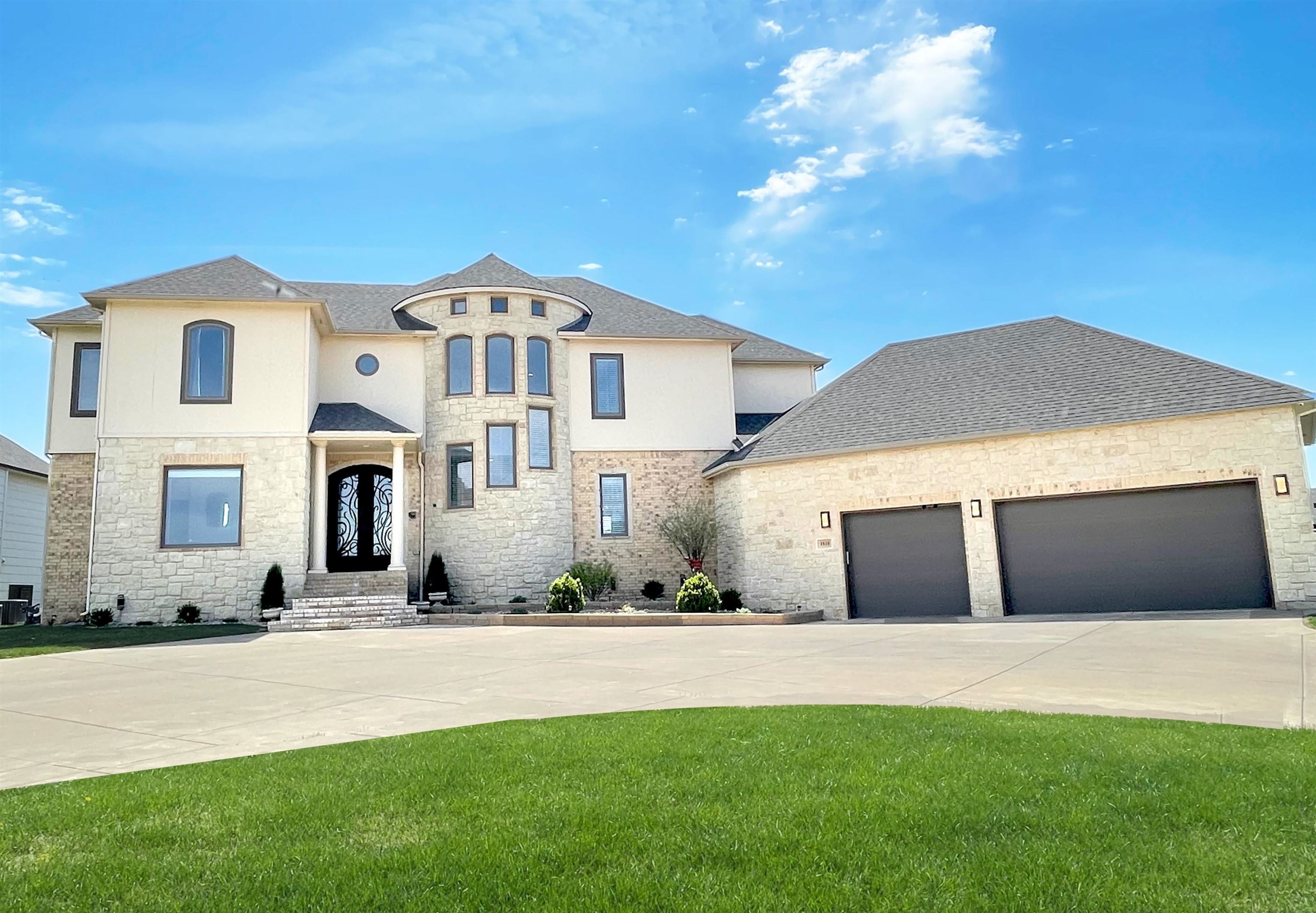 1818 N Burning Tree Cir, Wichita, Kansas image 1