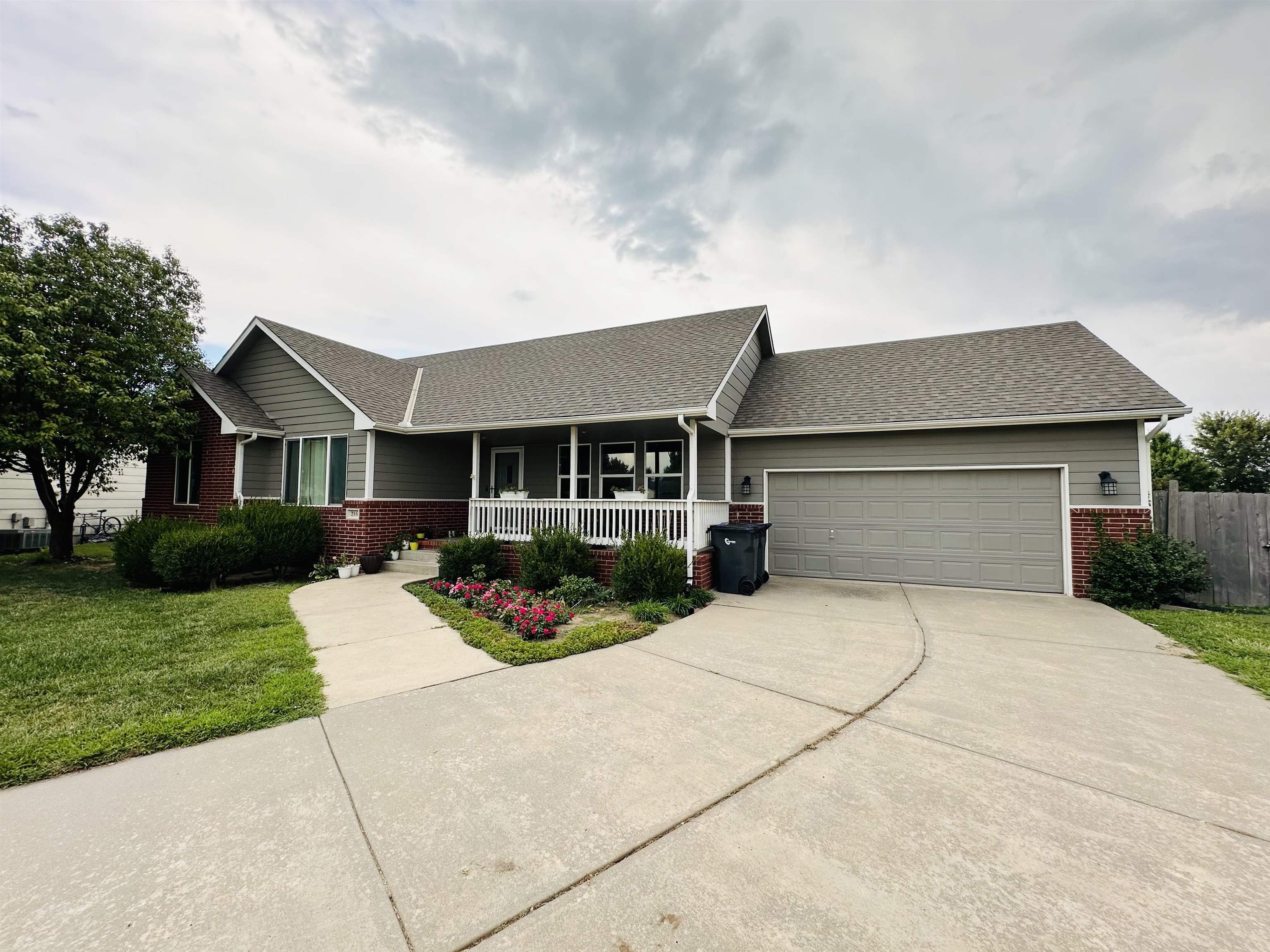 216 Victoria Ct, Newton, Kansas image 1