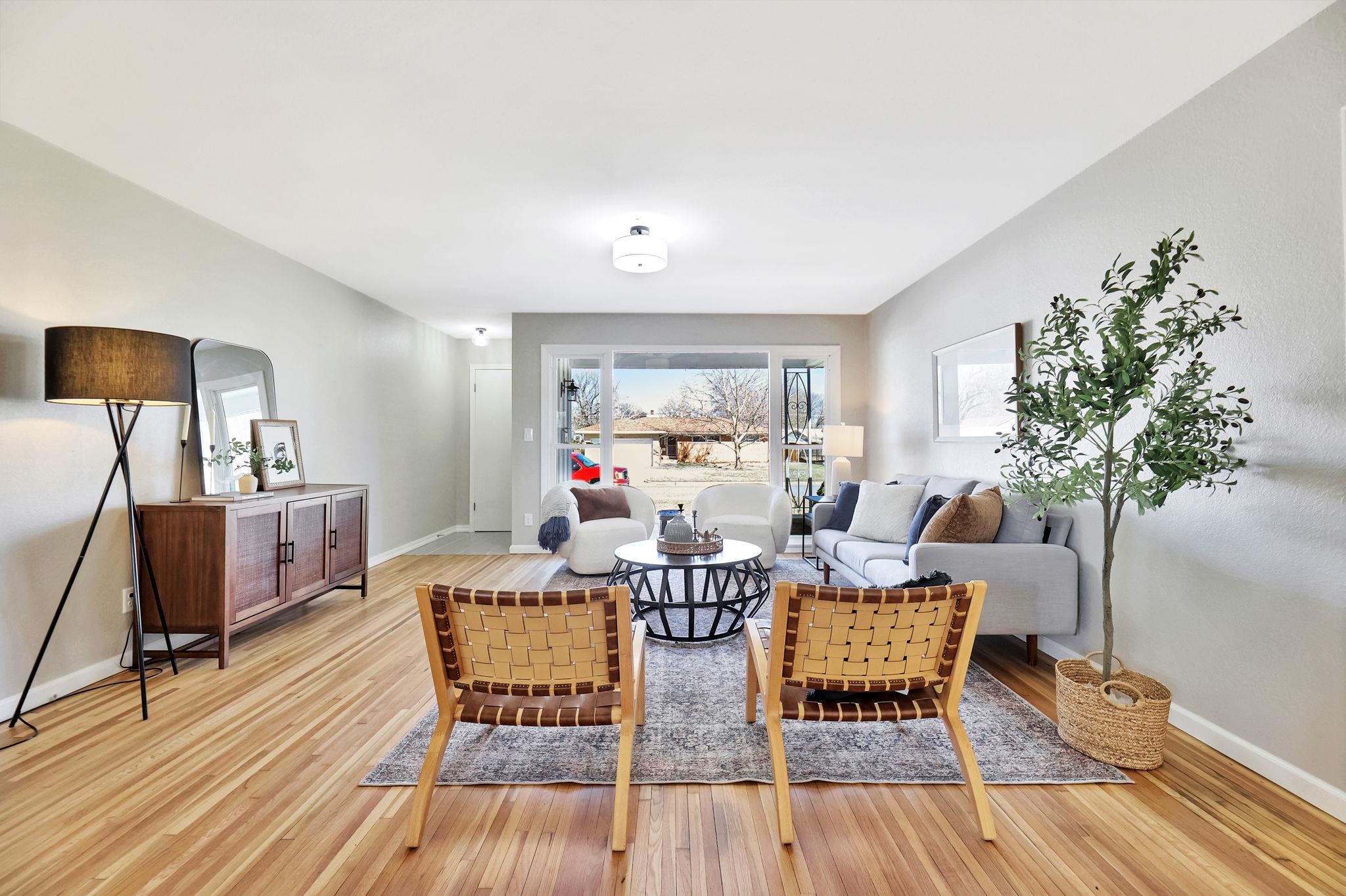 Wichita, Kansas 67204, United States, 3 Bedrooms Bedrooms, ,2 BathroomsBathrooms,Residential,Pending,63880