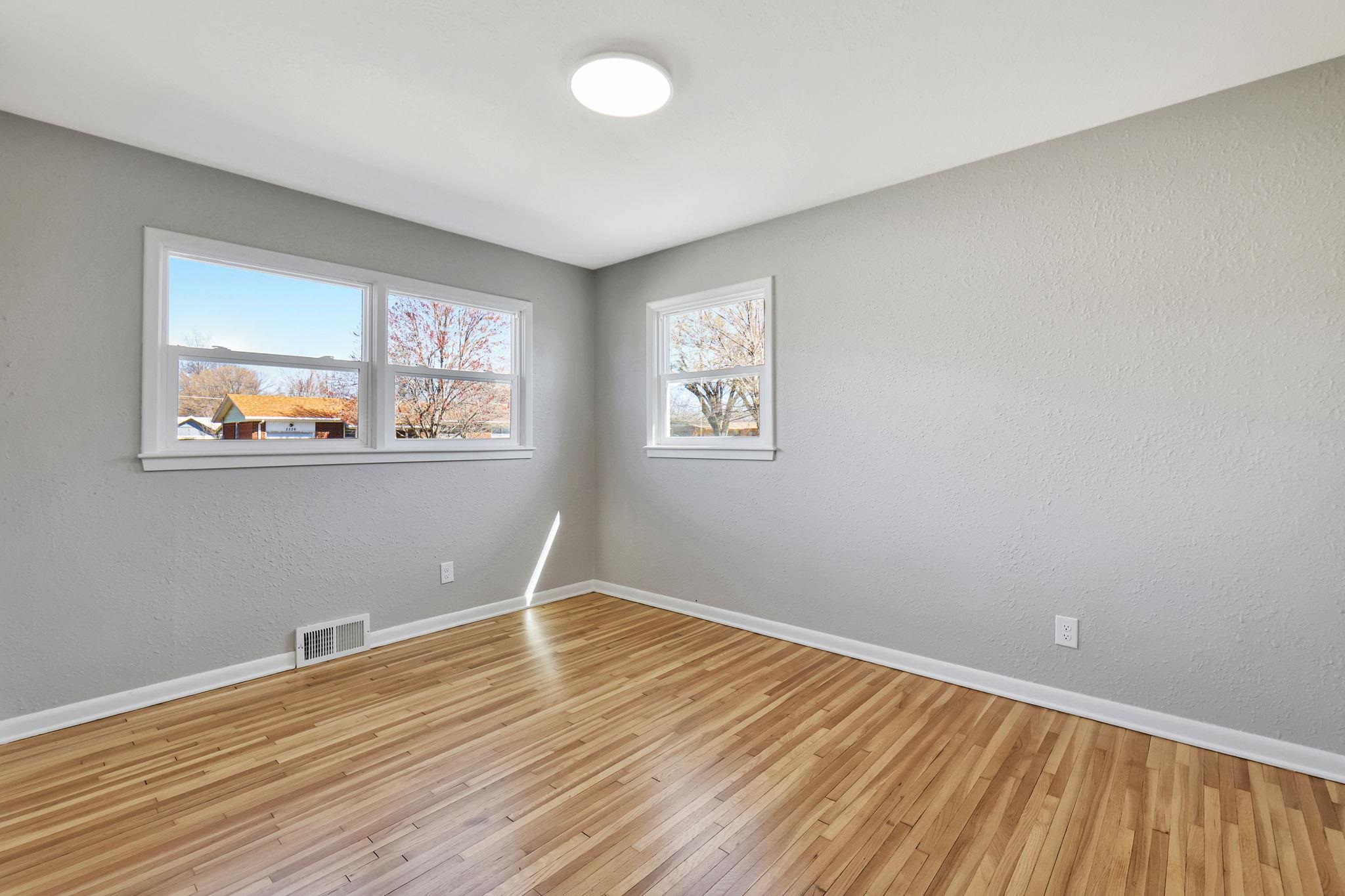 Wichita, Kansas 67204, United States, 3 Bedrooms Bedrooms, ,2 BathroomsBathrooms,Residential,Pending,63880