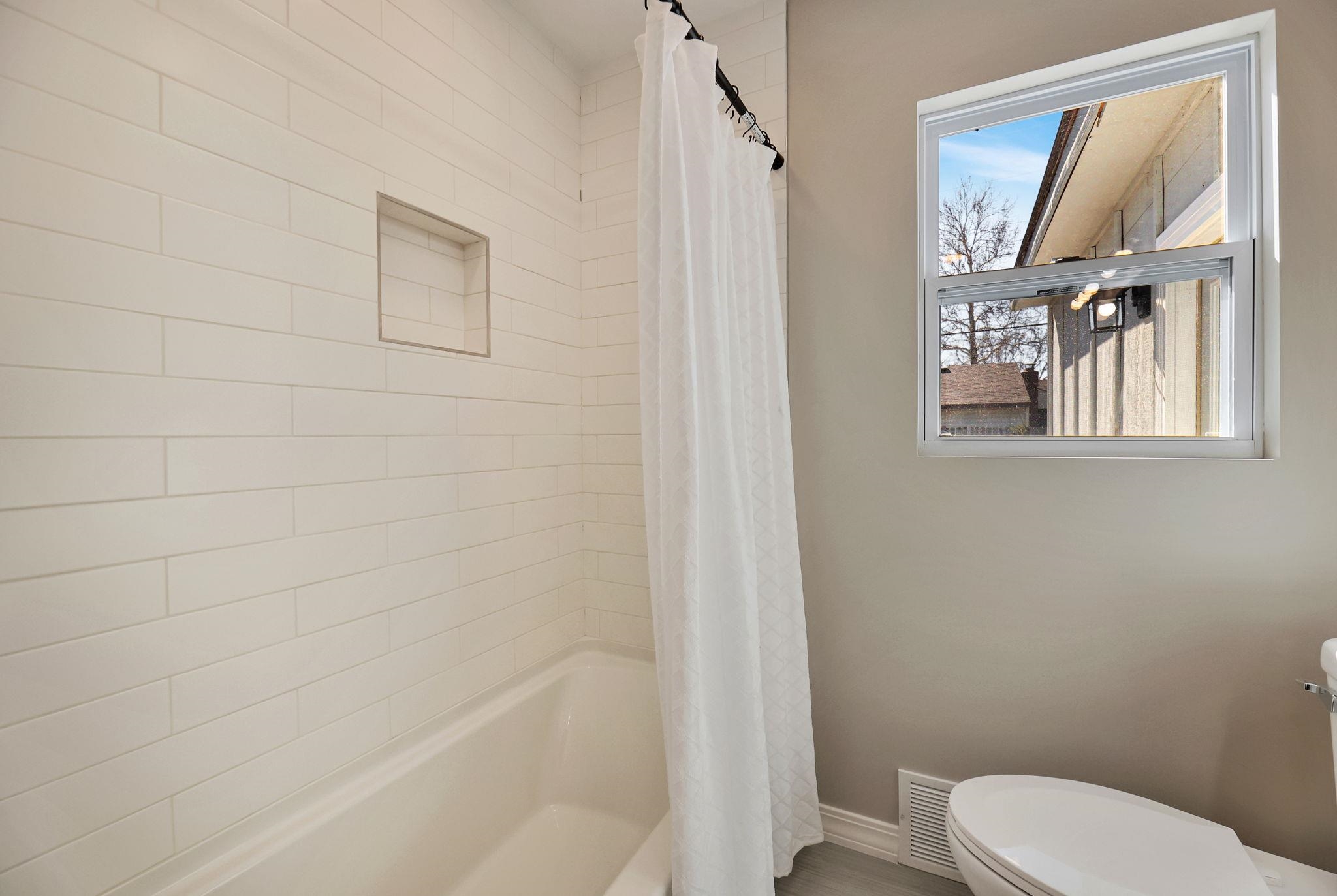 Wichita, Kansas 67204, United States, 3 Bedrooms Bedrooms, ,2 BathroomsBathrooms,Residential,Pending,63880