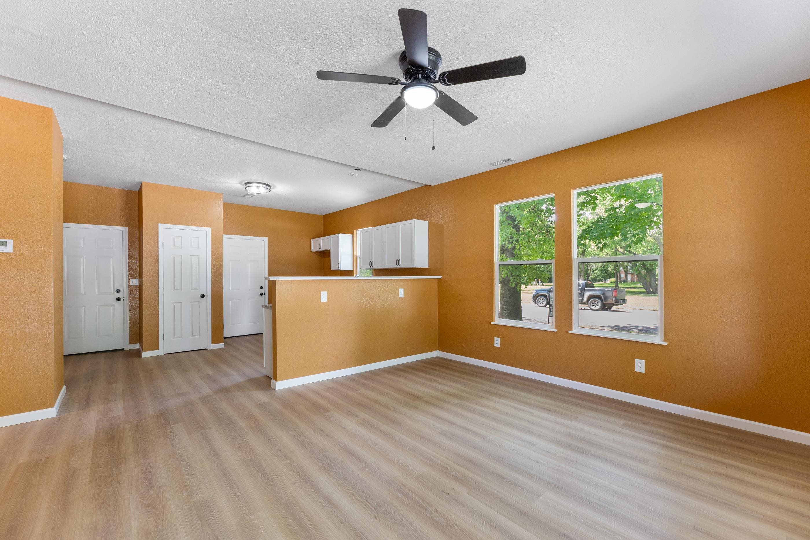 209 W 15th St, Newton, Kansas image 3