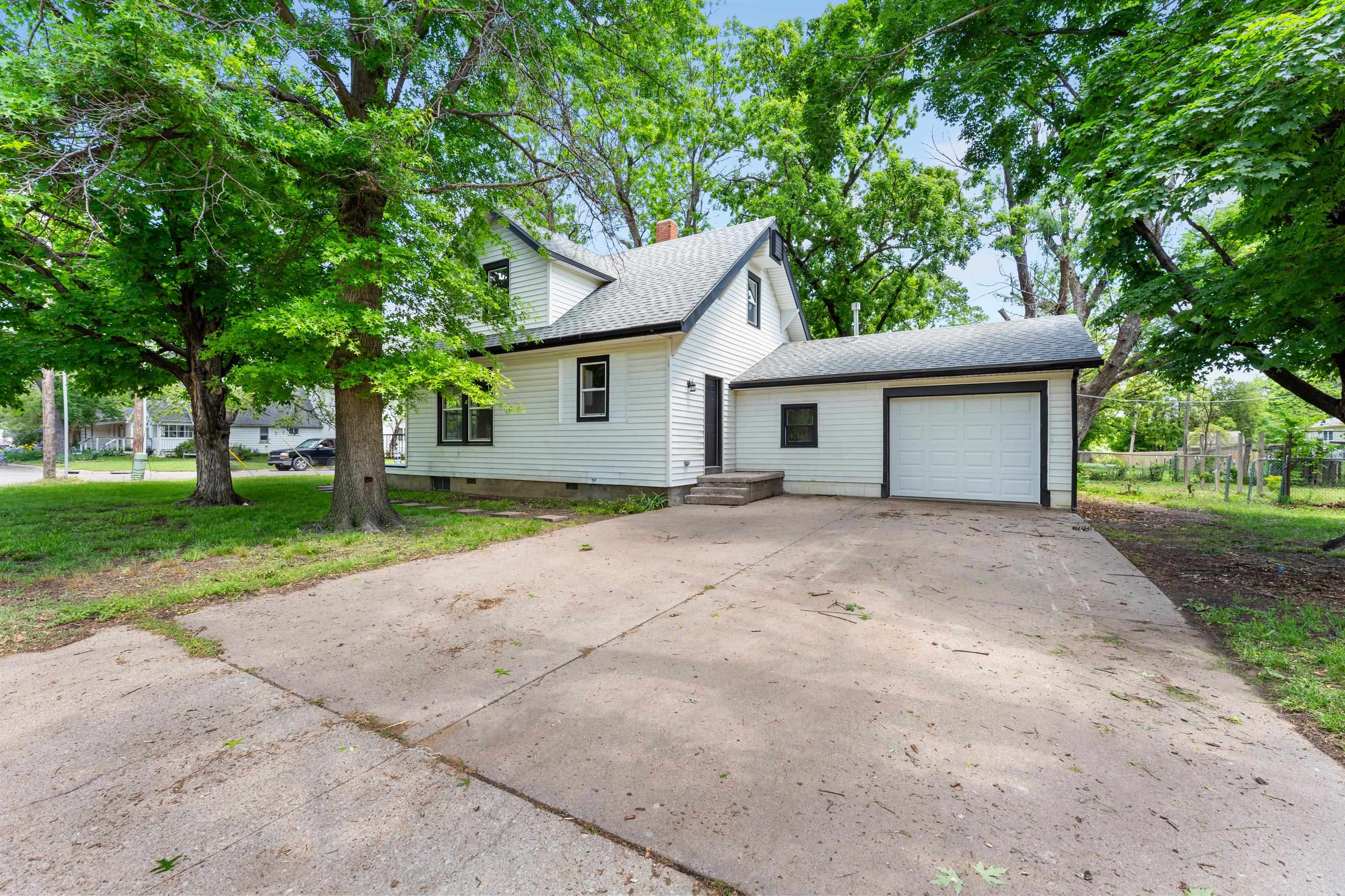 209 W 15th St, Newton, Kansas image 32