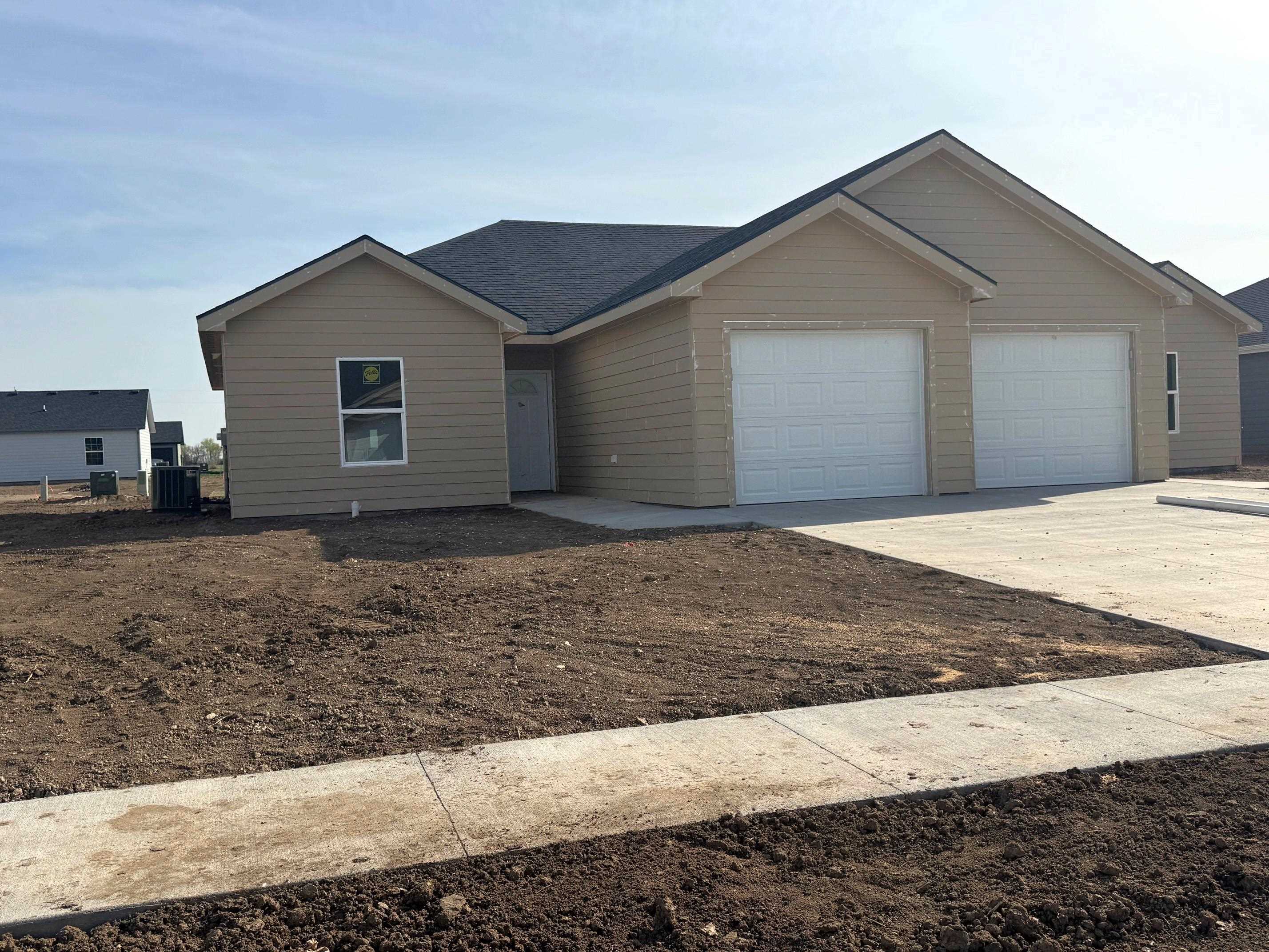1202 Harbor Dr, Salina, Kansas image 1