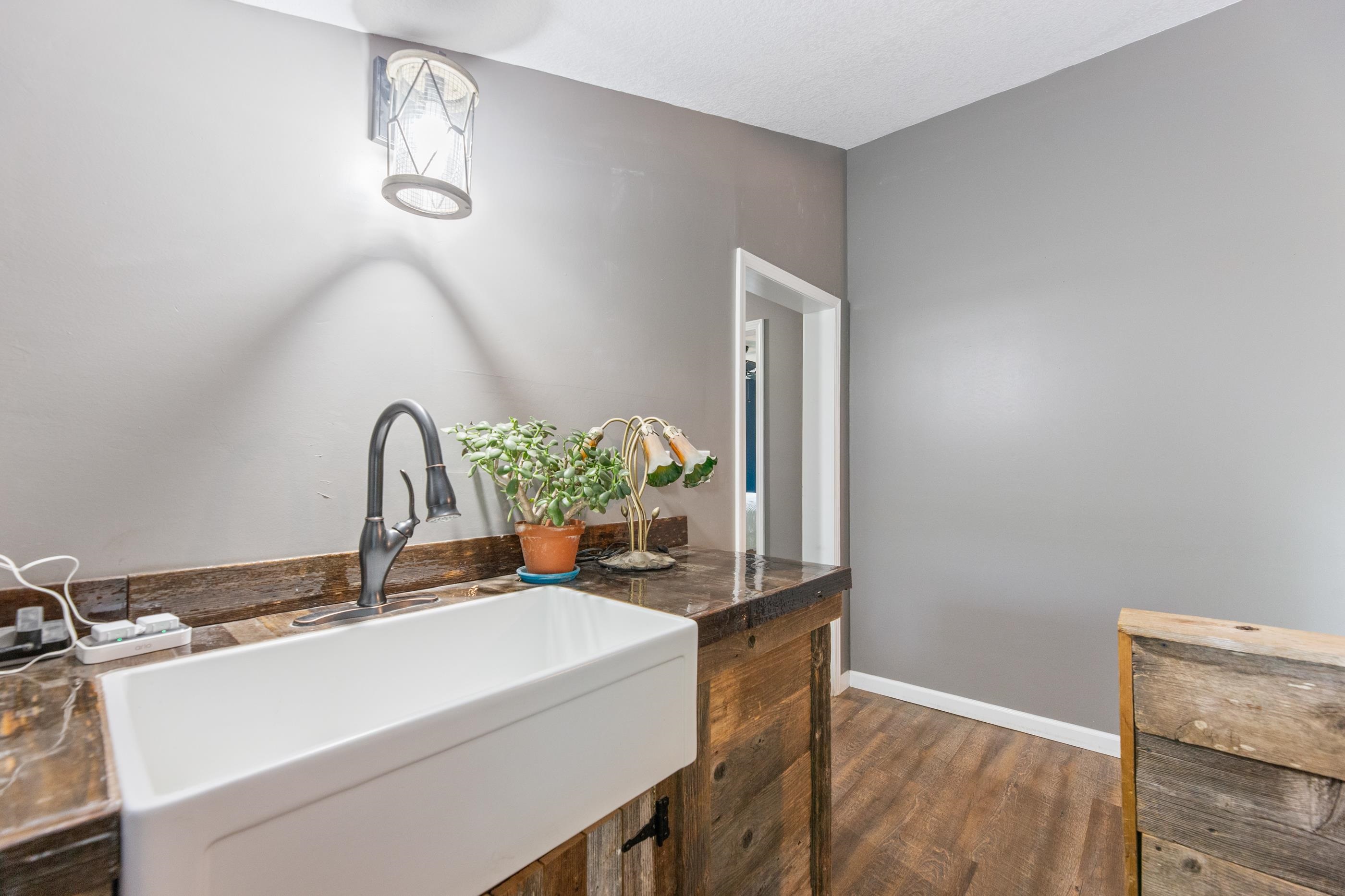 329 Pine, Halstead, Virginia image 31