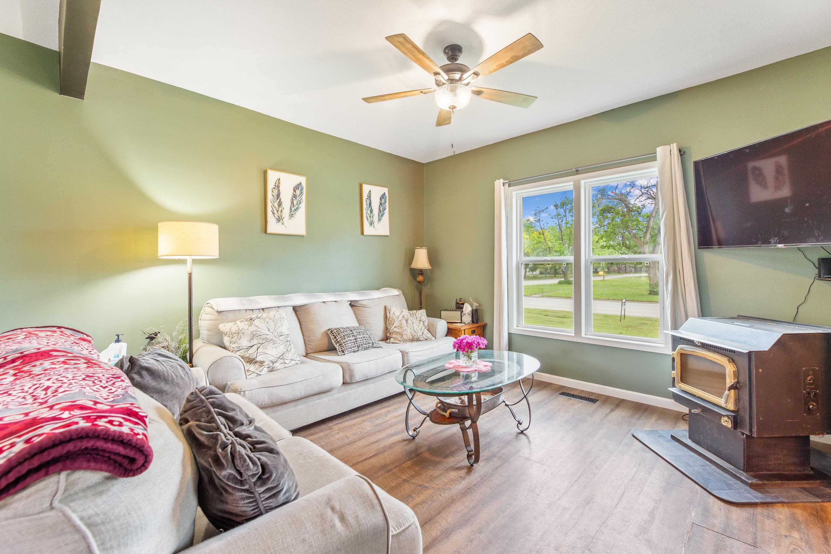 329 Pine, Halstead, Virginia image 3