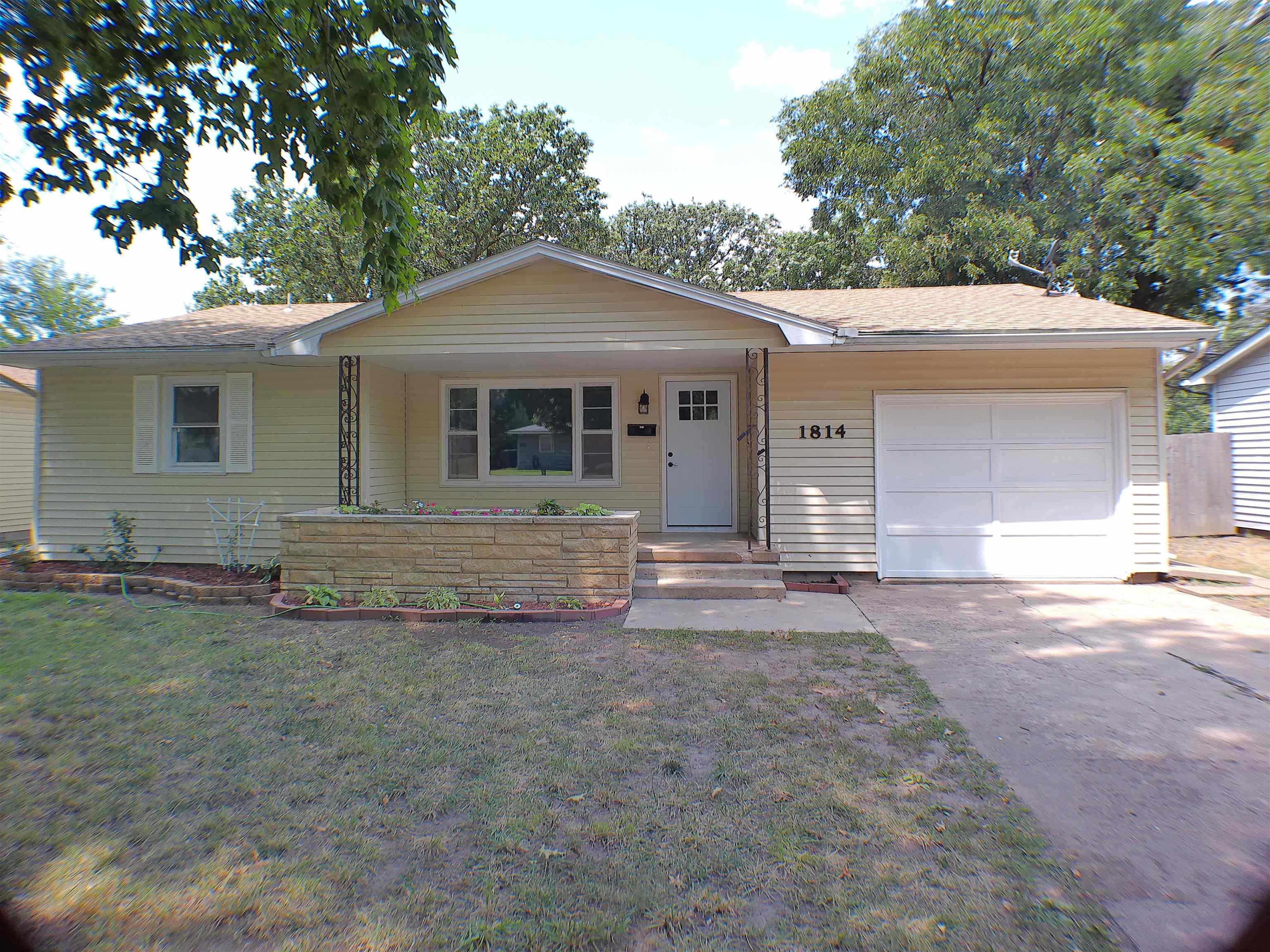 1814 N B St, Wellington, Kansas image 1