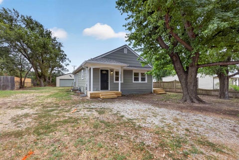Homes For Sale - 401 S Cranmer St<br/> Sumner County, Conway Springs, KS 67031