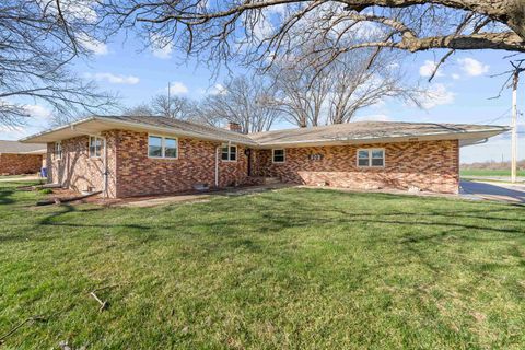 Homes For Sale - 202 S Cherry St<br/> Lindsborg, KS 67456