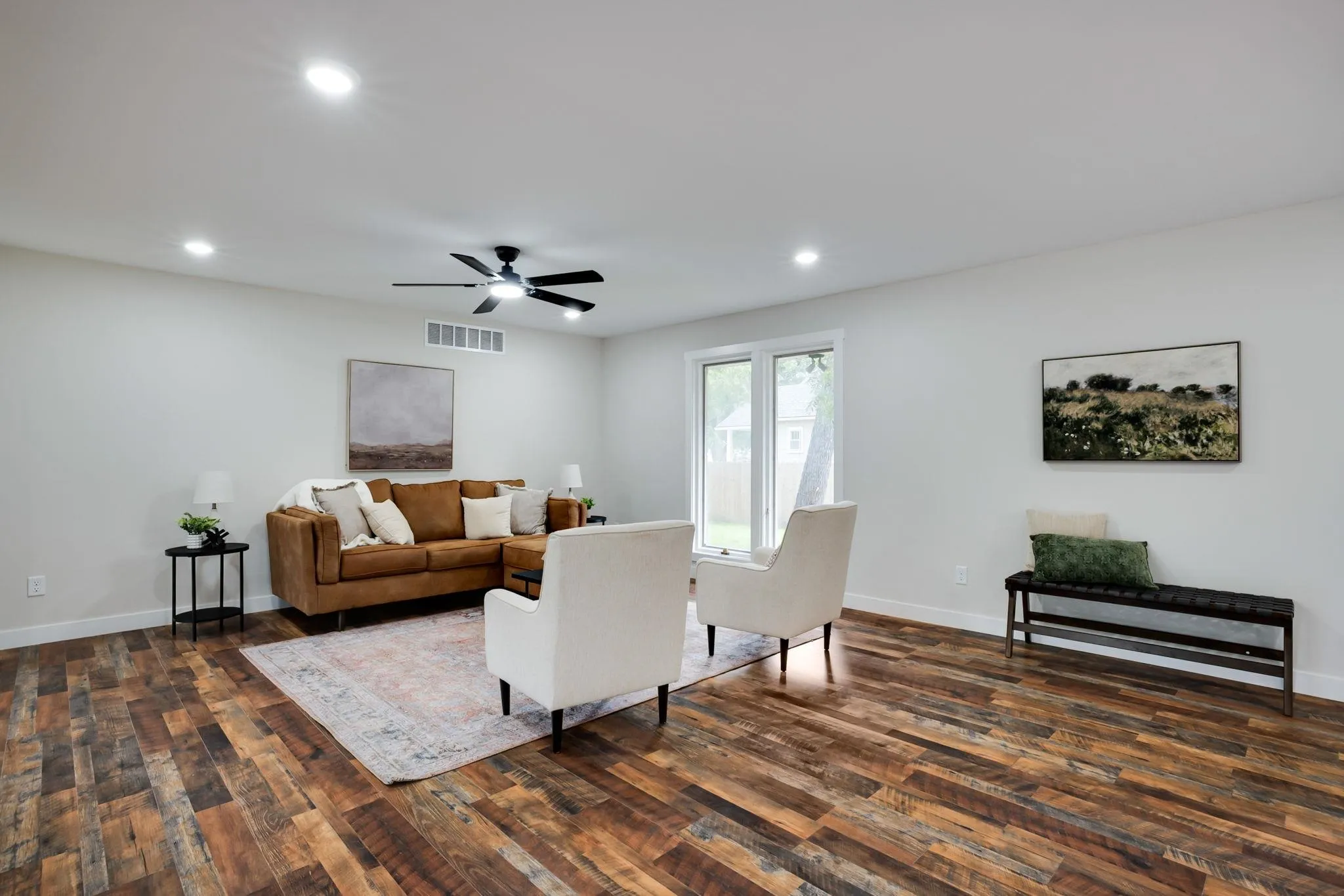 Halstead, Kansas 67056, United States, 4 Bedrooms Bedrooms, ,4 BathroomsBathrooms,Residential,Active,196990