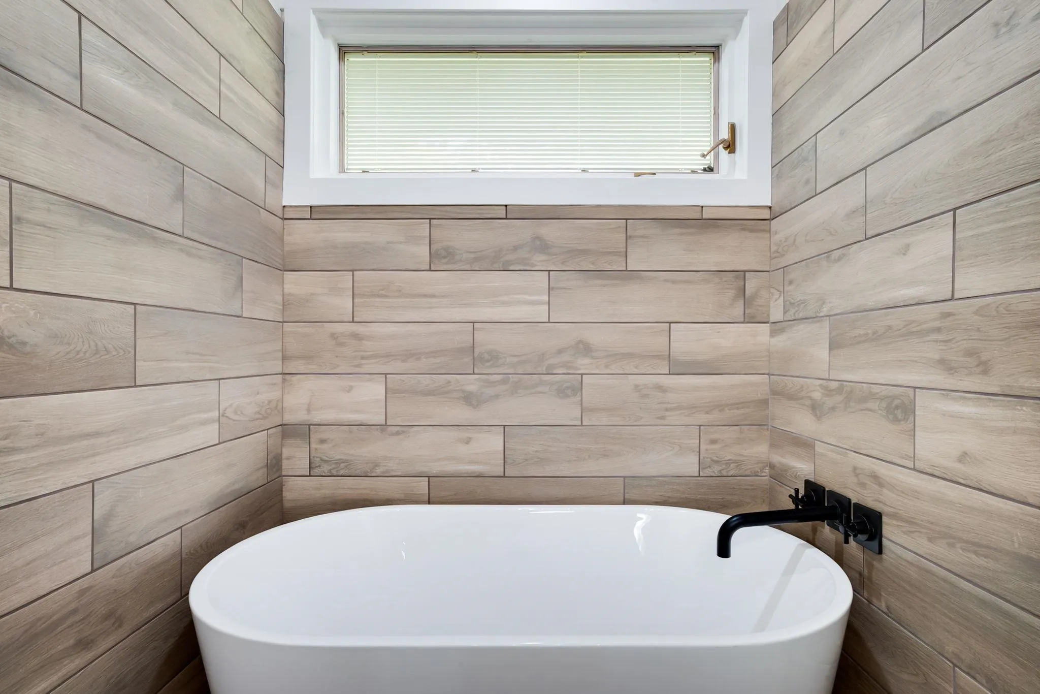 Halstead, Kansas 67056, United States, 4 Bedrooms Bedrooms, ,4 BathroomsBathrooms,Residential,Active,196990