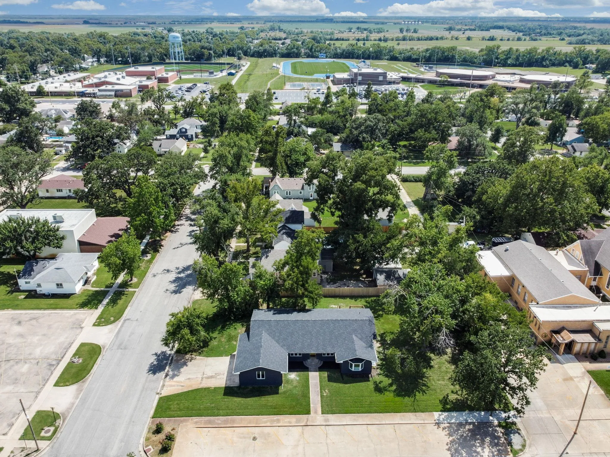 Halstead, Kansas 67056, United States, 4 Bedrooms Bedrooms, ,4 BathroomsBathrooms,Residential,Active,196990