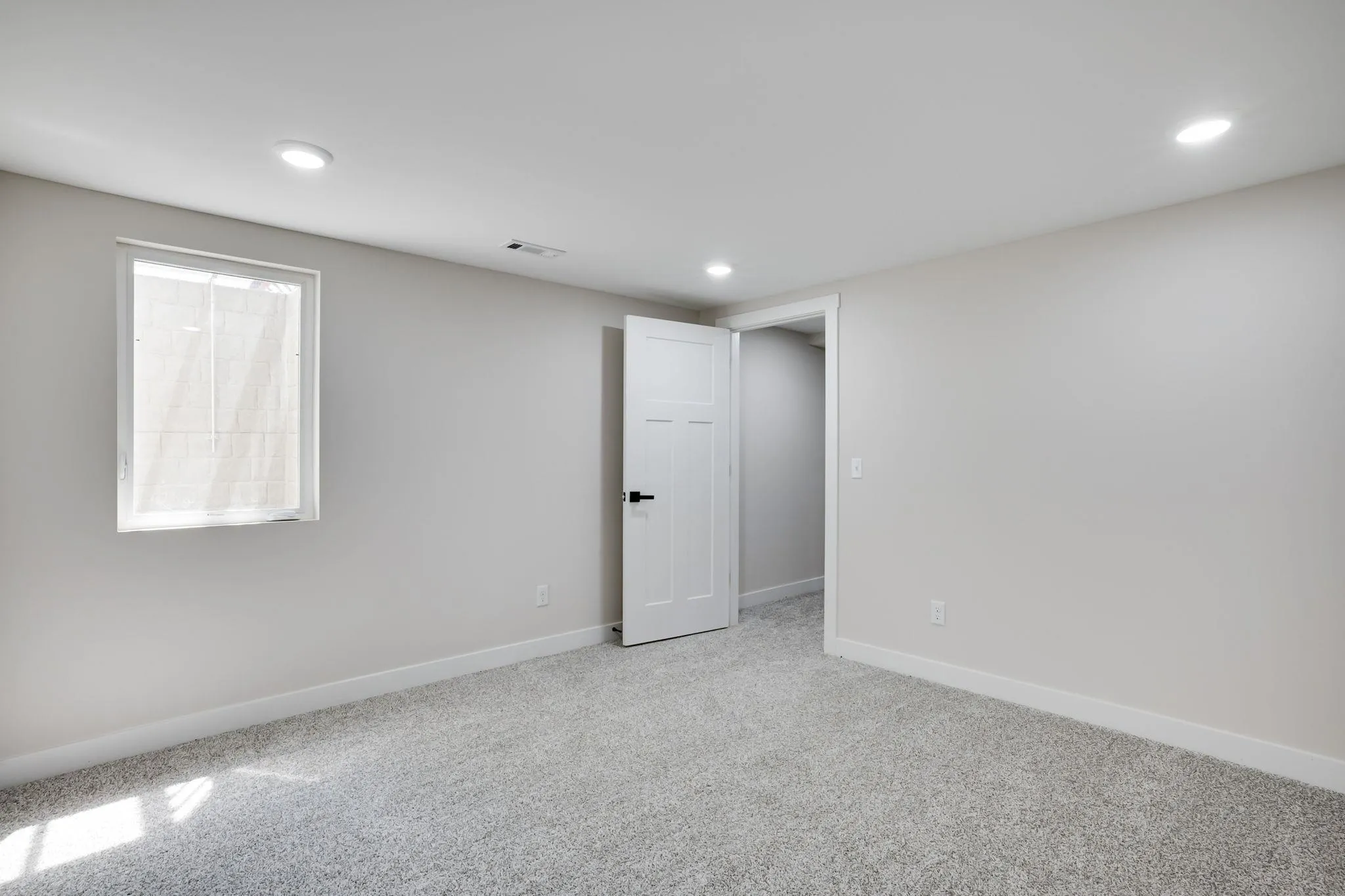 Halstead, Kansas 67056, United States, 4 Bedrooms Bedrooms, ,4 BathroomsBathrooms,Residential,Active,196990