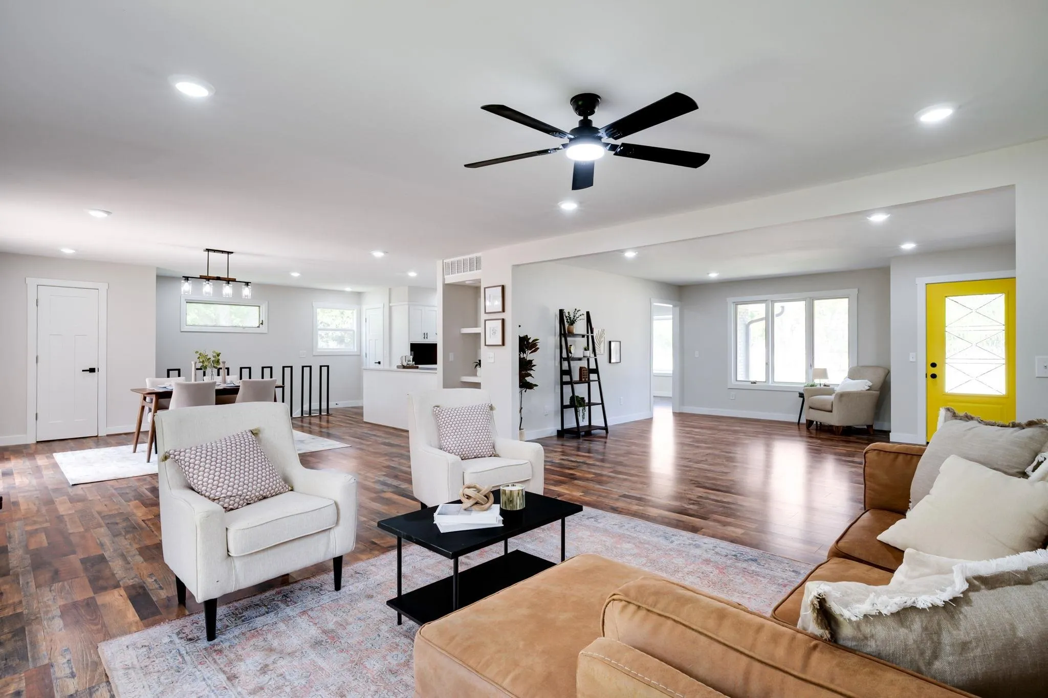 Halstead, Kansas 67056, United States, 4 Bedrooms Bedrooms, ,4 BathroomsBathrooms,Residential,Active,196990