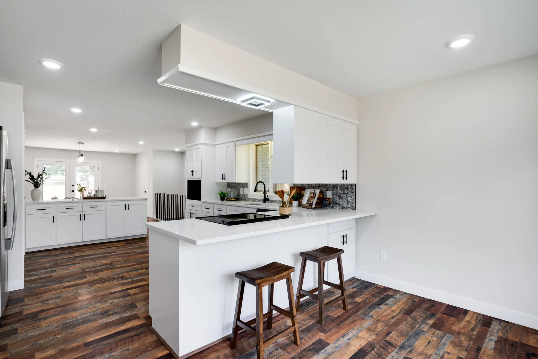 Halstead, Kansas 67056, United States, 4 Bedrooms Bedrooms, ,4 BathroomsBathrooms,Residential,Active,196990