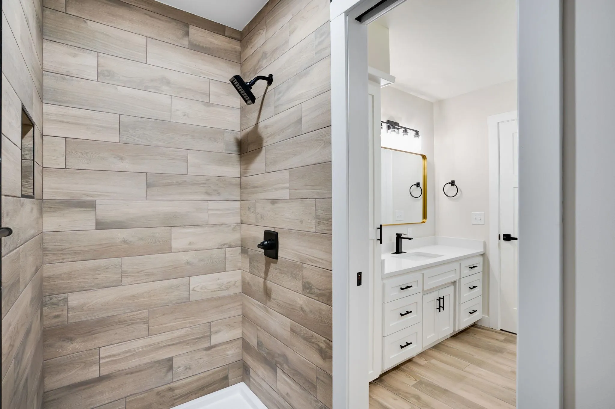 Halstead, Kansas 67056, United States, 4 Bedrooms Bedrooms, ,4 BathroomsBathrooms,Residential,Active,196990