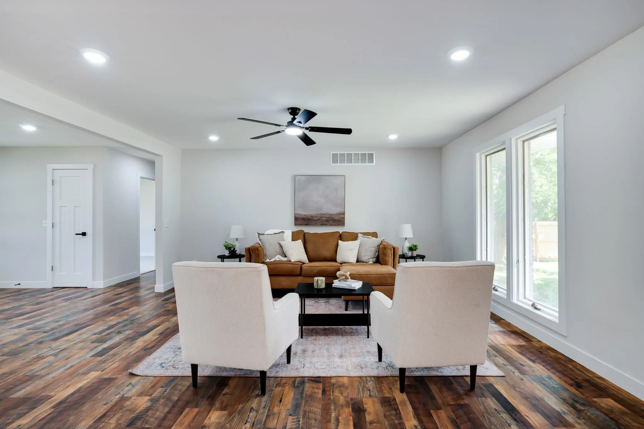 Halstead, Kansas 67056, United States, 4 Bedrooms Bedrooms, ,4 BathroomsBathrooms,Residential,Active,196990