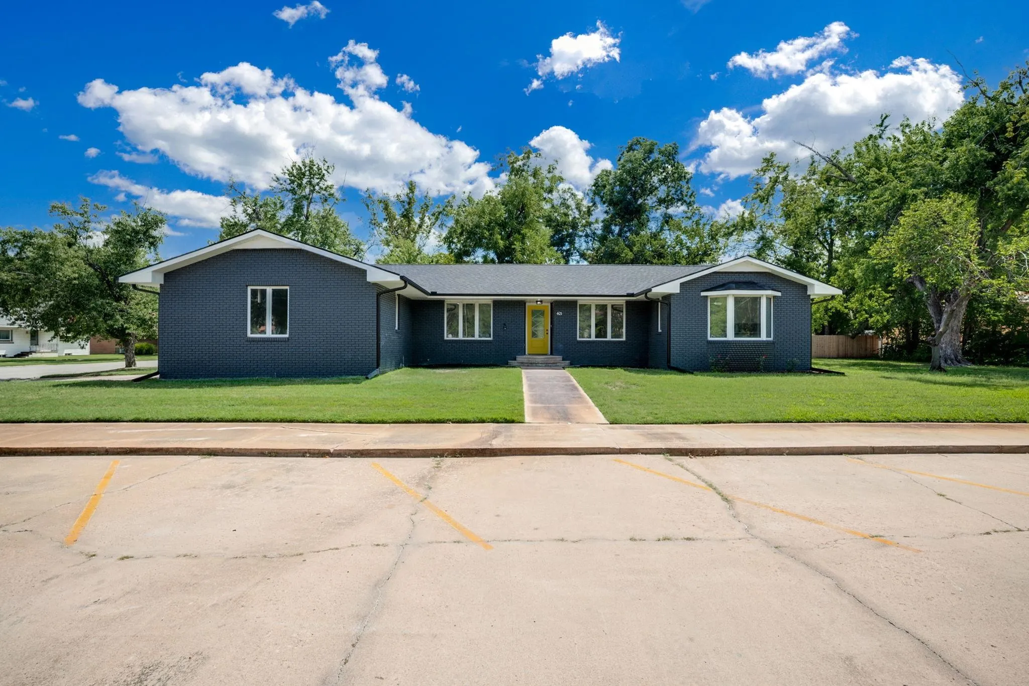 Halstead, Kansas 67056, United States, 4 Bedrooms Bedrooms, ,4 BathroomsBathrooms,Residential,Active,196990