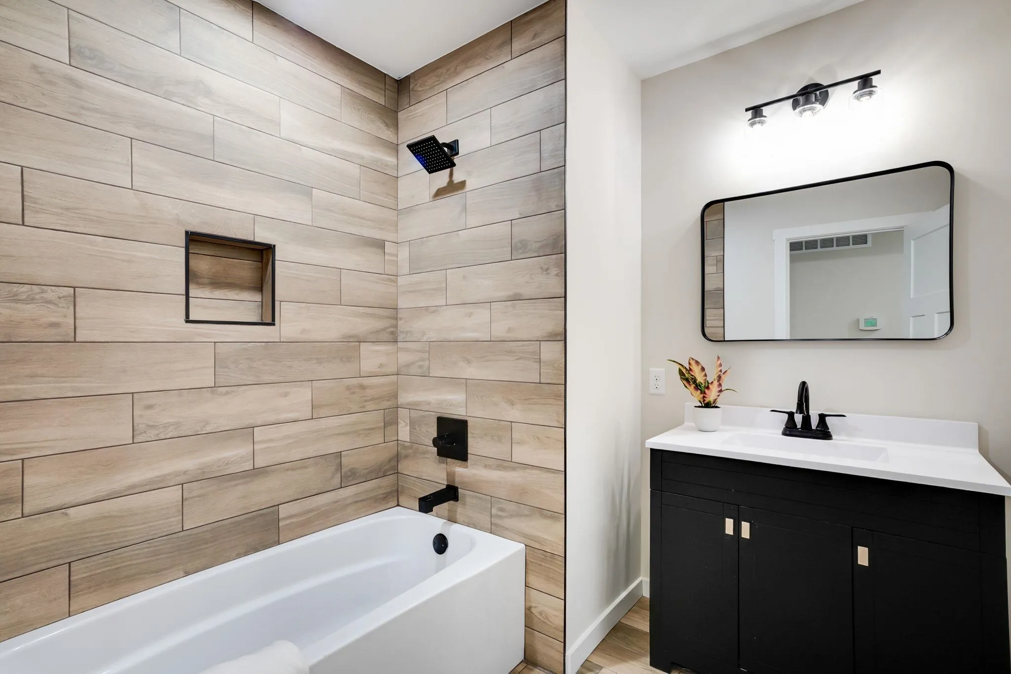 Halstead, Kansas 67056, United States, 4 Bedrooms Bedrooms, ,4 BathroomsBathrooms,Residential,Active,196990