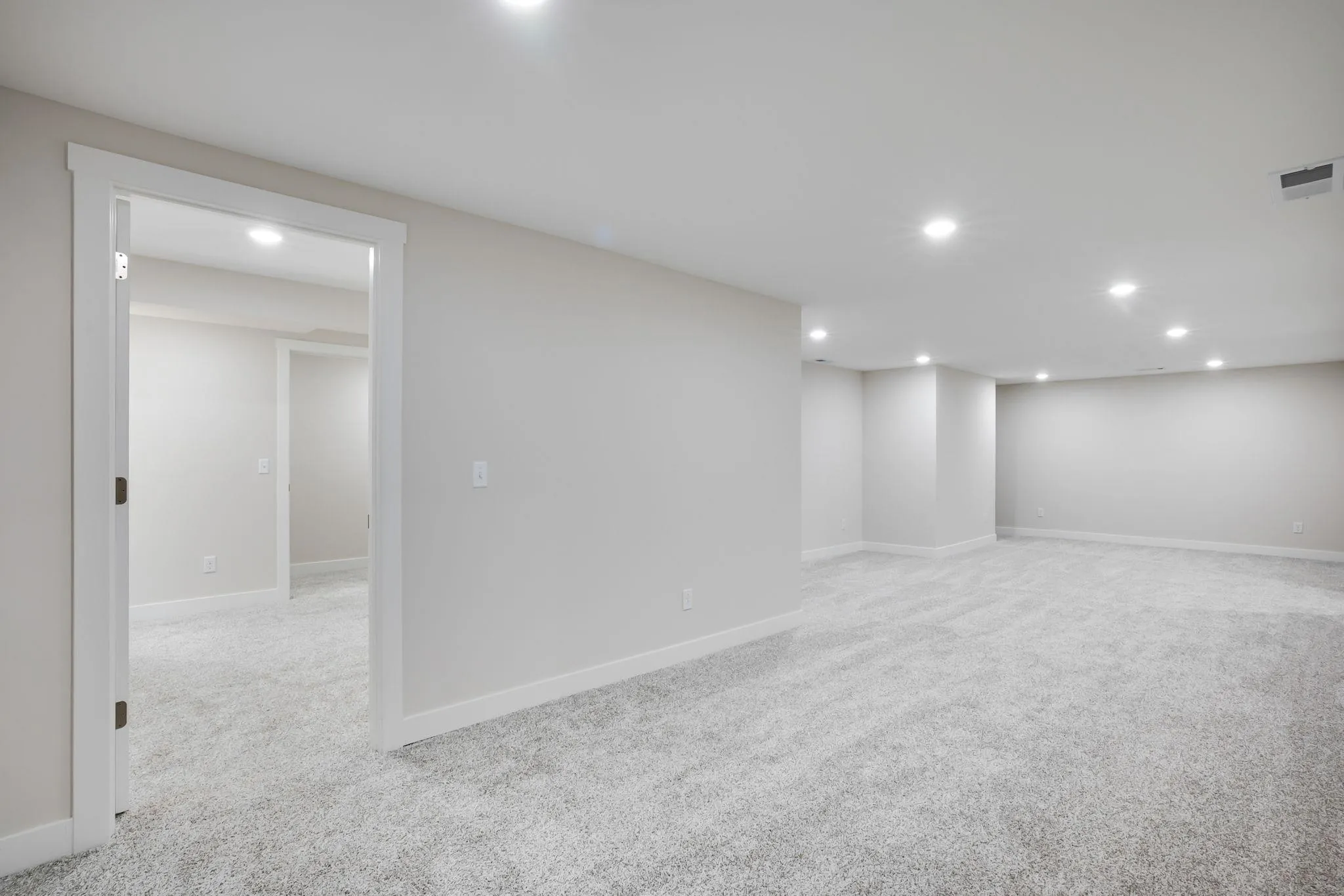 Halstead, Kansas 67056, United States, 4 Bedrooms Bedrooms, ,4 BathroomsBathrooms,Residential,Active,196990