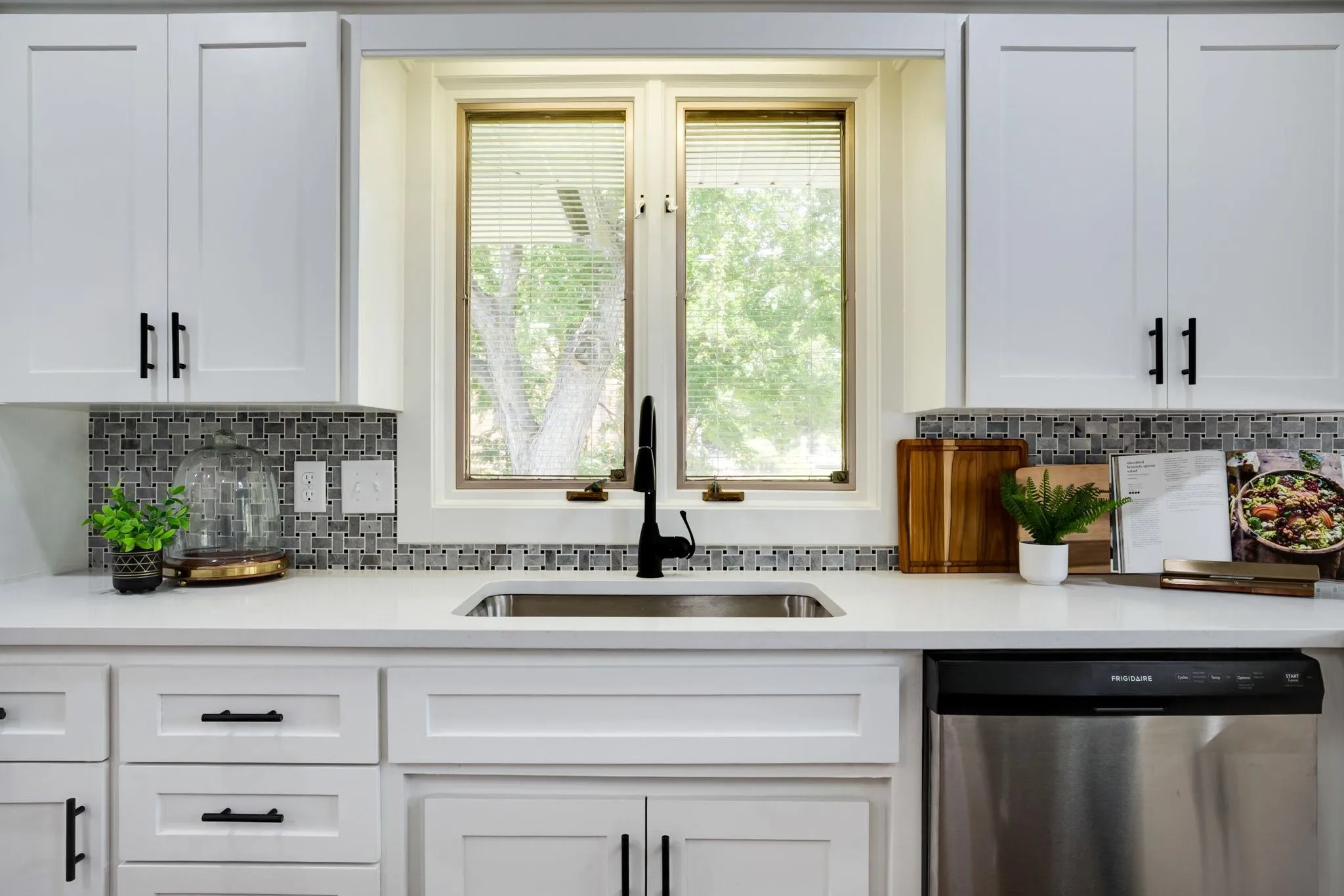 Halstead, Kansas 67056, United States, 4 Bedrooms Bedrooms, ,4 BathroomsBathrooms,Residential,Active,196990