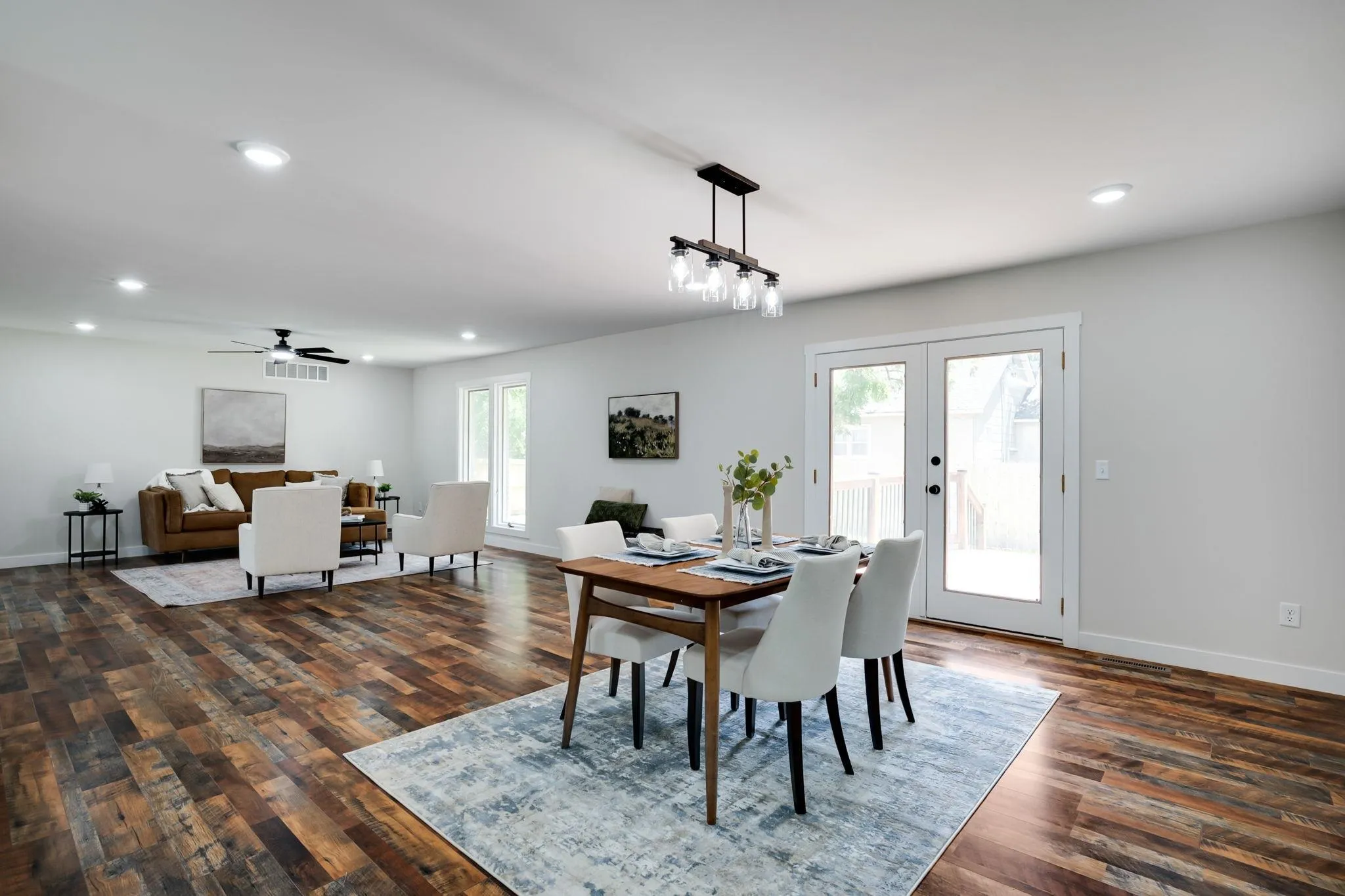 Halstead, Kansas 67056, United States, 4 Bedrooms Bedrooms, ,4 BathroomsBathrooms,Residential,Active,196990