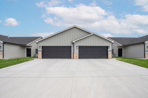 Multifamily For Sale - 2108-2110 E Plaza Court<br/> Haysville, KS 67060