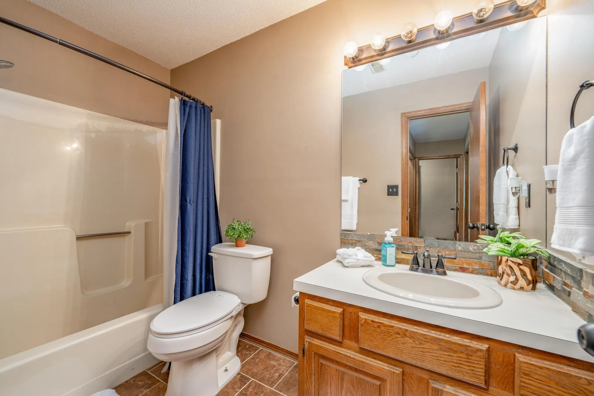 Derby, Kansas 67037, United States, 4 Bedrooms Bedrooms, ,4 BathroomsBathrooms,Residential,Pending,38135