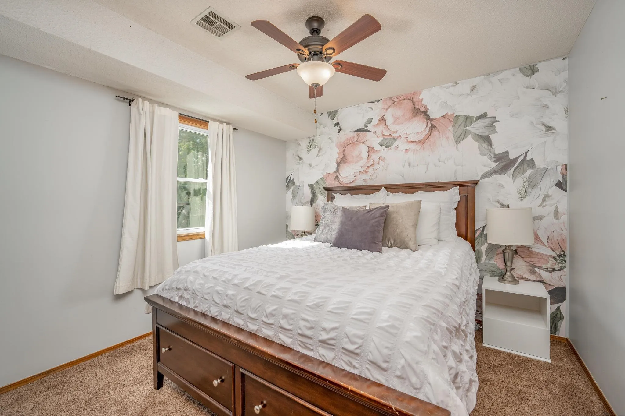 Derby, Kansas 67037, United States, 4 Bedrooms Bedrooms, ,4 BathroomsBathrooms,Residential,Pending,38135