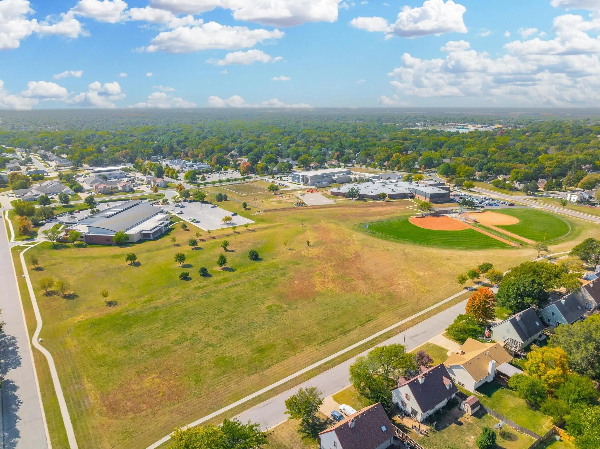 Derby, Kansas 67037, United States, 4 Bedrooms Bedrooms, ,4 BathroomsBathrooms,Residential,Pending,38135