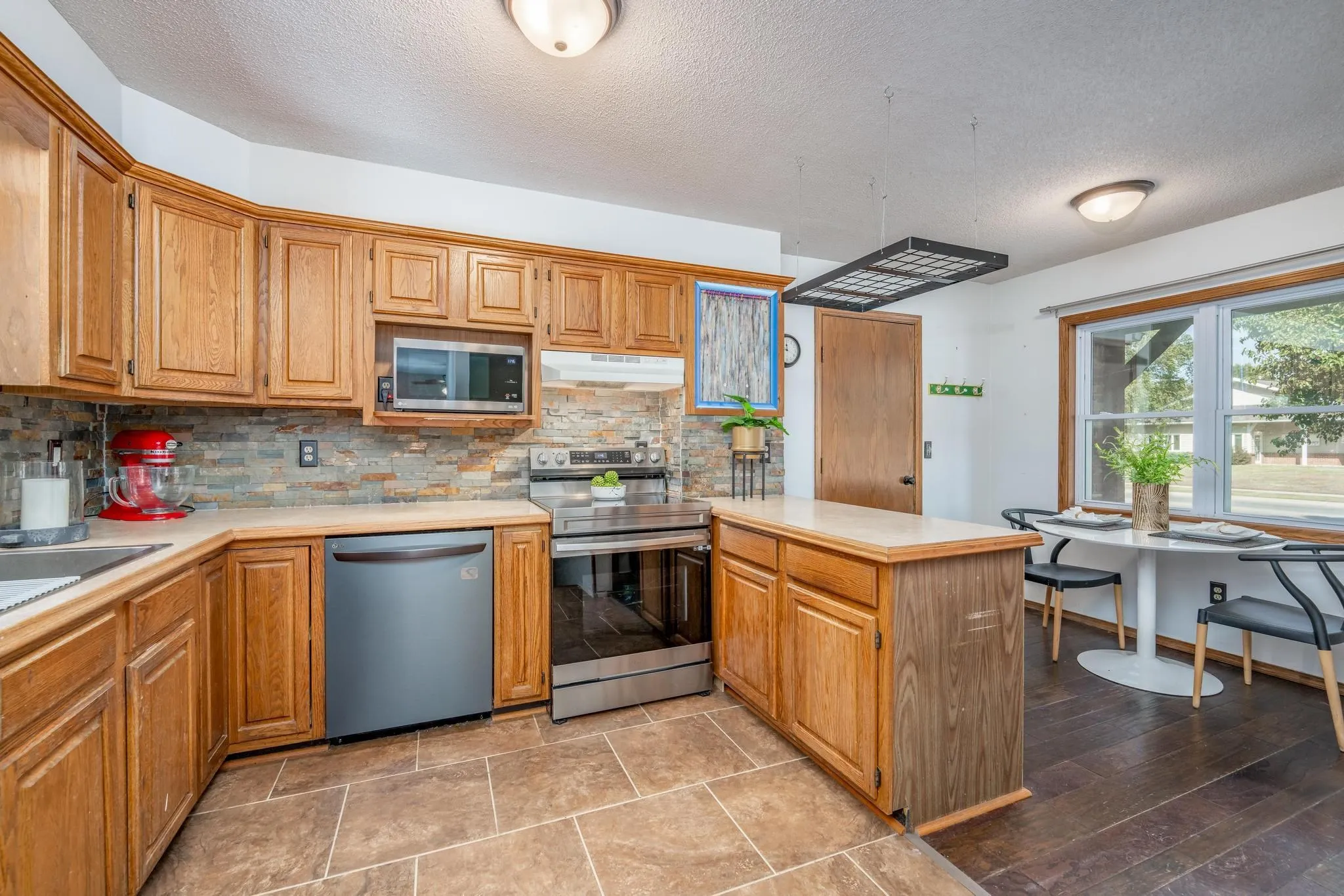 Derby, Kansas 67037, United States, 4 Bedrooms Bedrooms, ,4 BathroomsBathrooms,Residential,Pending,38135