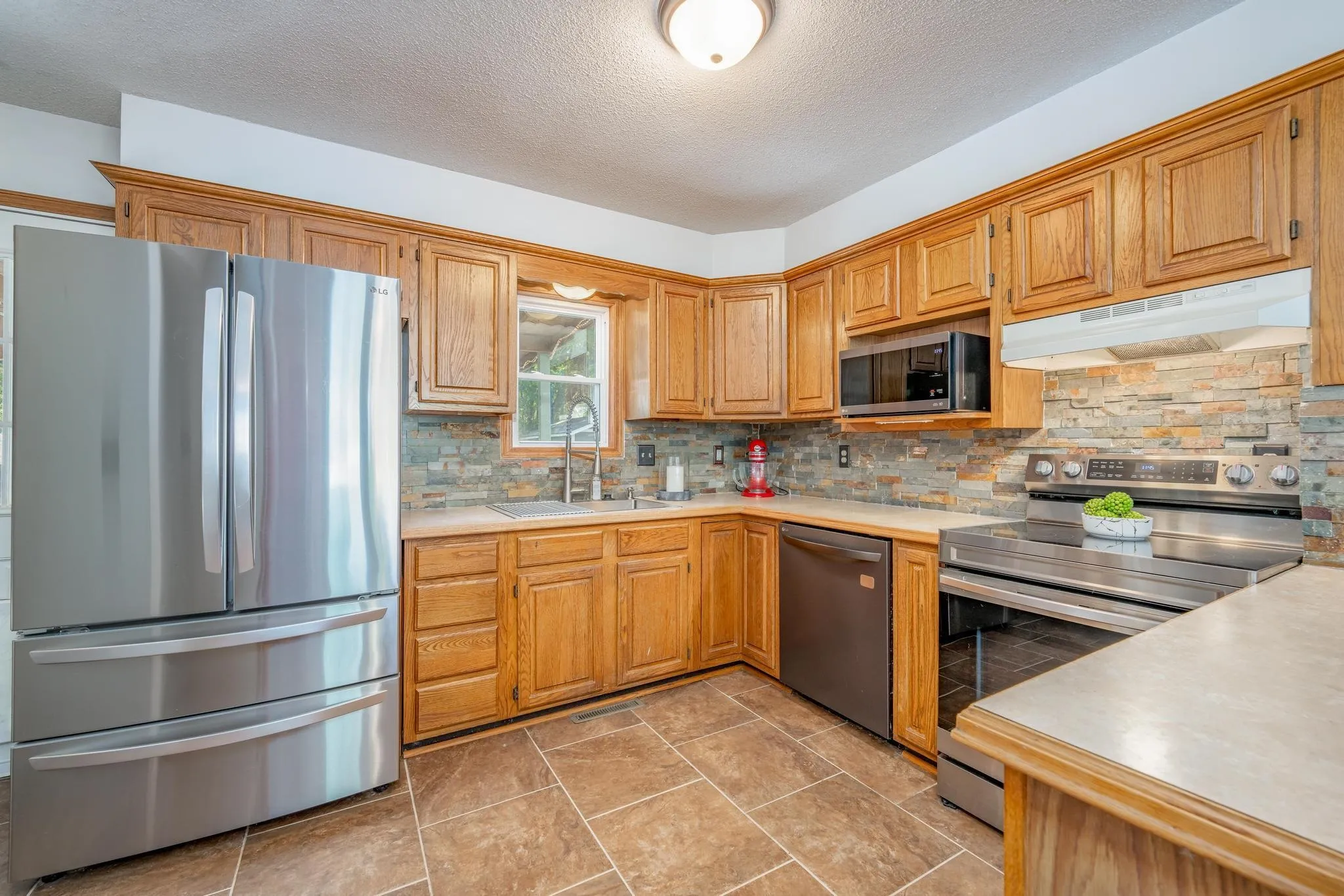 Derby, Kansas 67037, United States, 4 Bedrooms Bedrooms, ,4 BathroomsBathrooms,Residential,Pending,38135