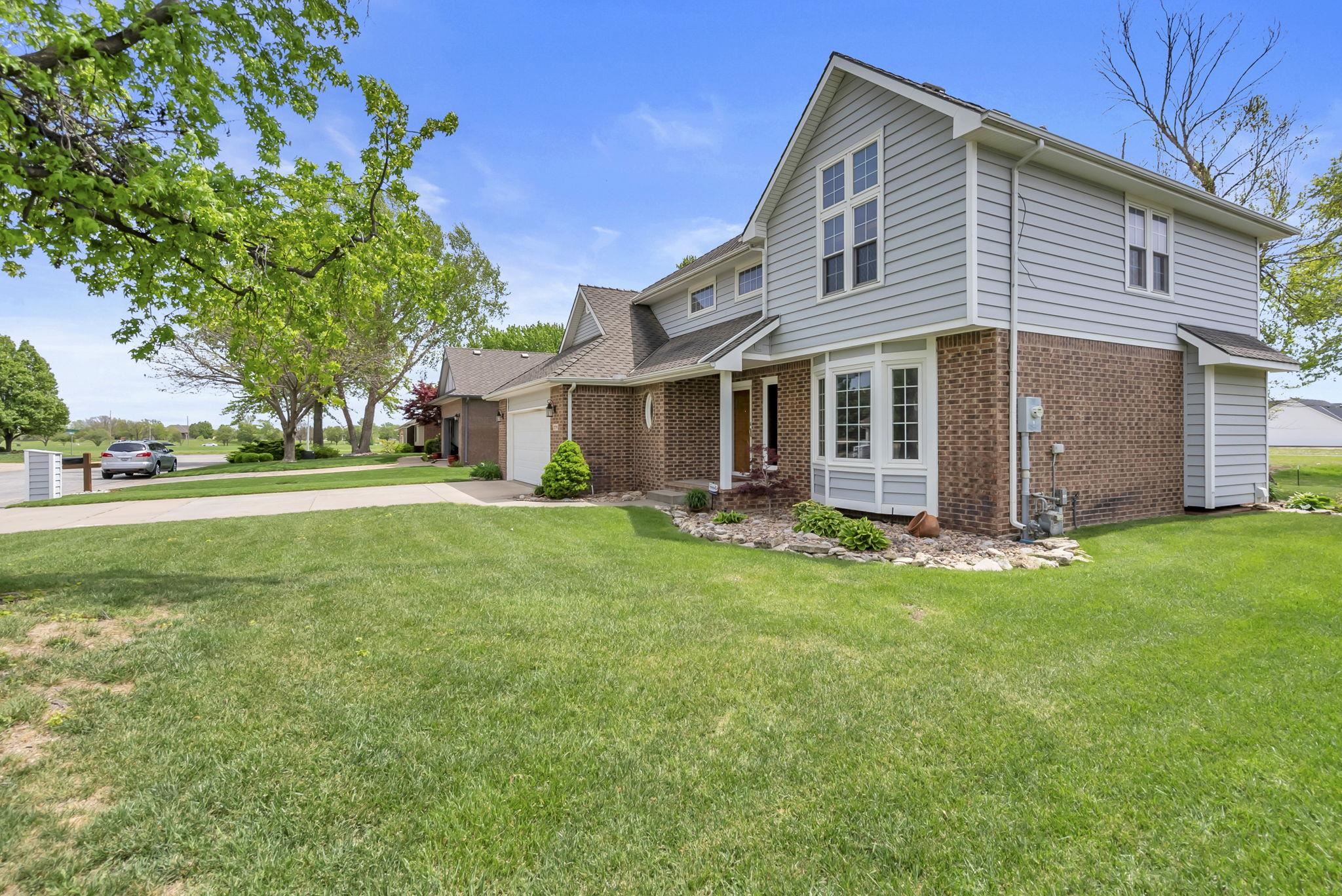 2719 W Driftwood Cir, Wichita, Kansas image 2