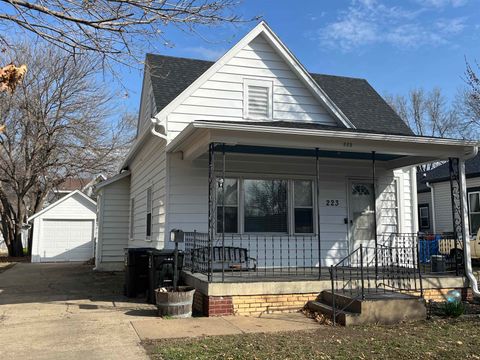 Photo of 223 S 10th St, Salina, KS 67401 (MLS # 669279)