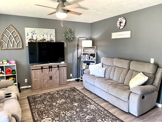 2324 Shalimar Dr, Salina, Kansas image 3