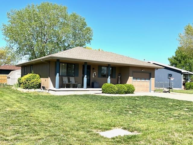 2324 Shalimar Dr, Salina, Kansas image 1