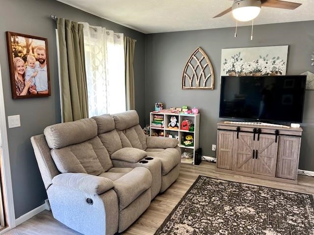 2324 Shalimar Dr, Salina, Kansas image 2