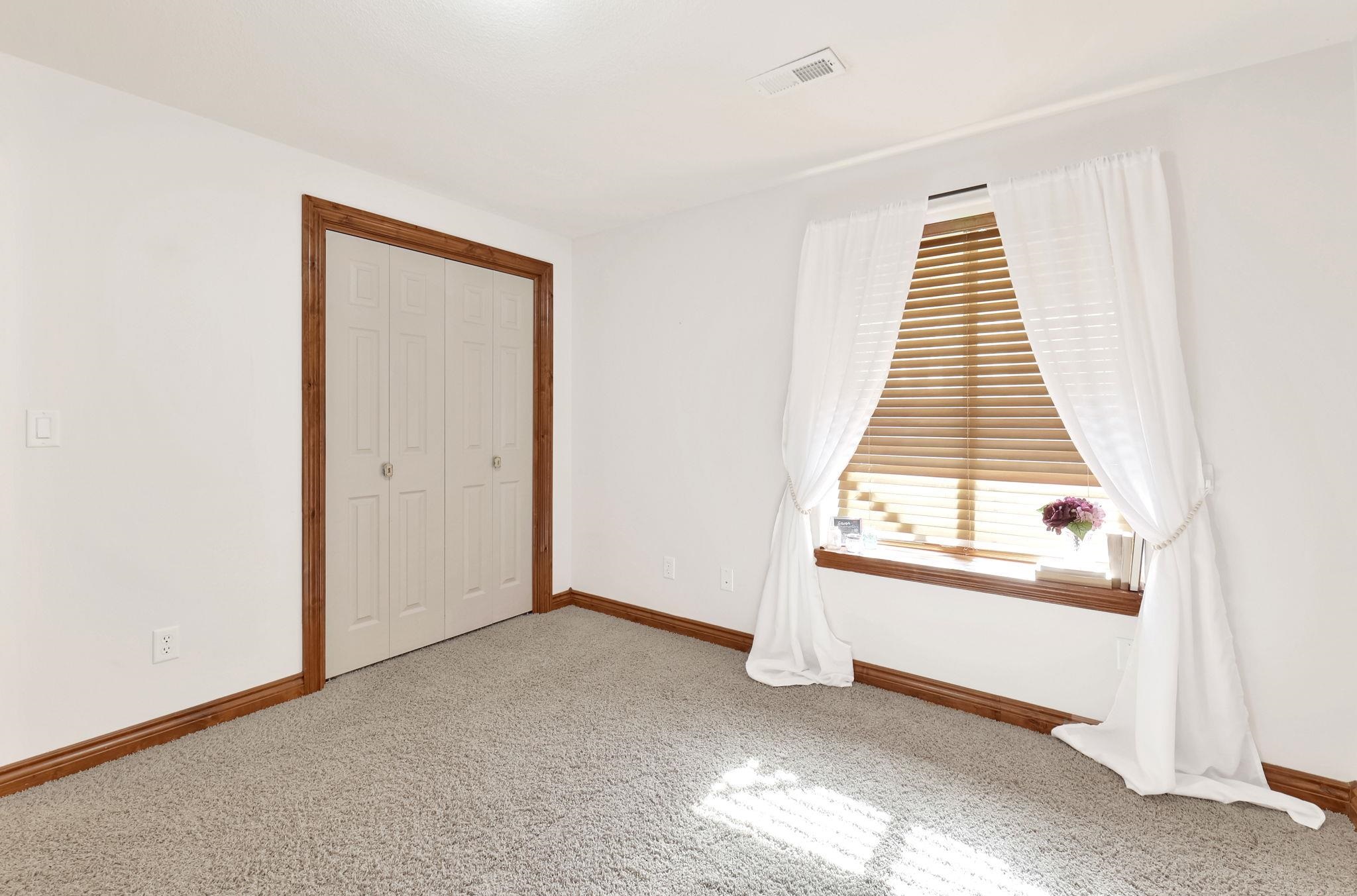 Wichita, Kansas 67235, United States, 5 Bedrooms Bedrooms, ,3 BathroomsBathrooms,Residential,Pending,72447