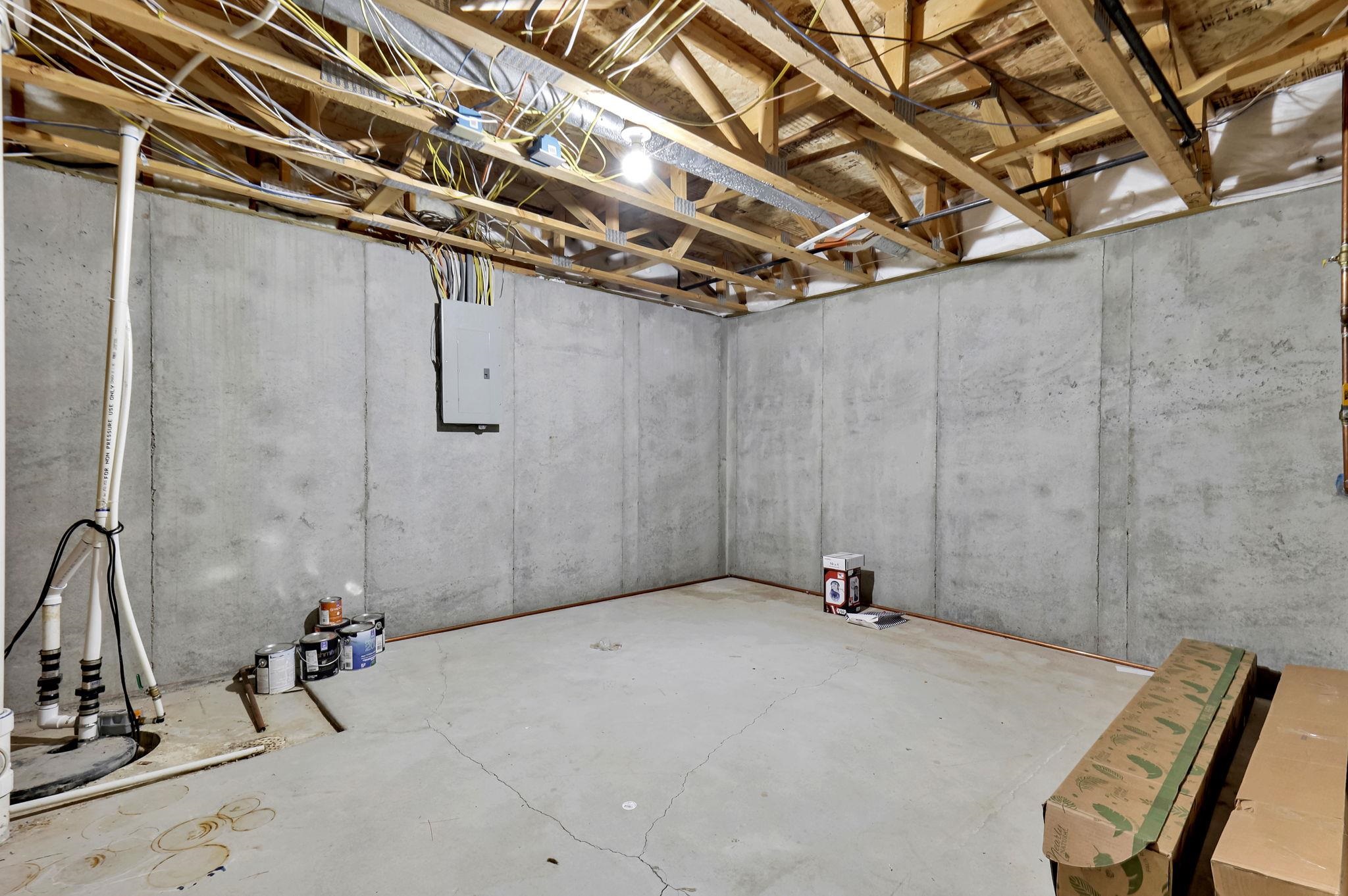 Wichita, Kansas 67235, United States, 5 Bedrooms Bedrooms, ,3 BathroomsBathrooms,Residential,Pending,72447