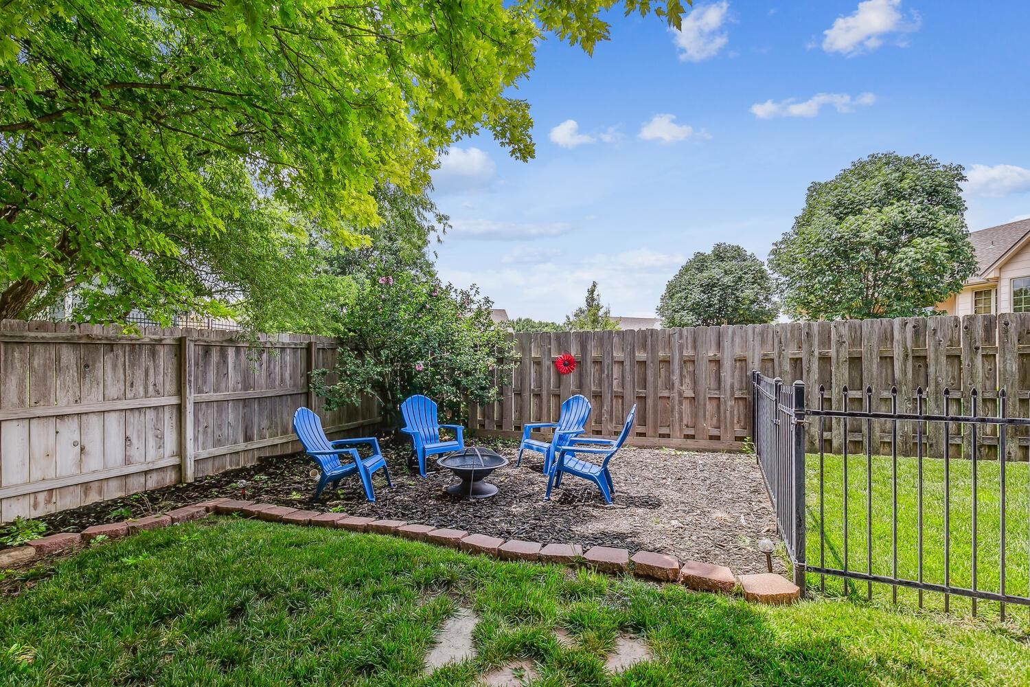 Wichita, Kansas 67235, United States, 5 Bedrooms Bedrooms, ,3 BathroomsBathrooms,Residential,Pending,72447