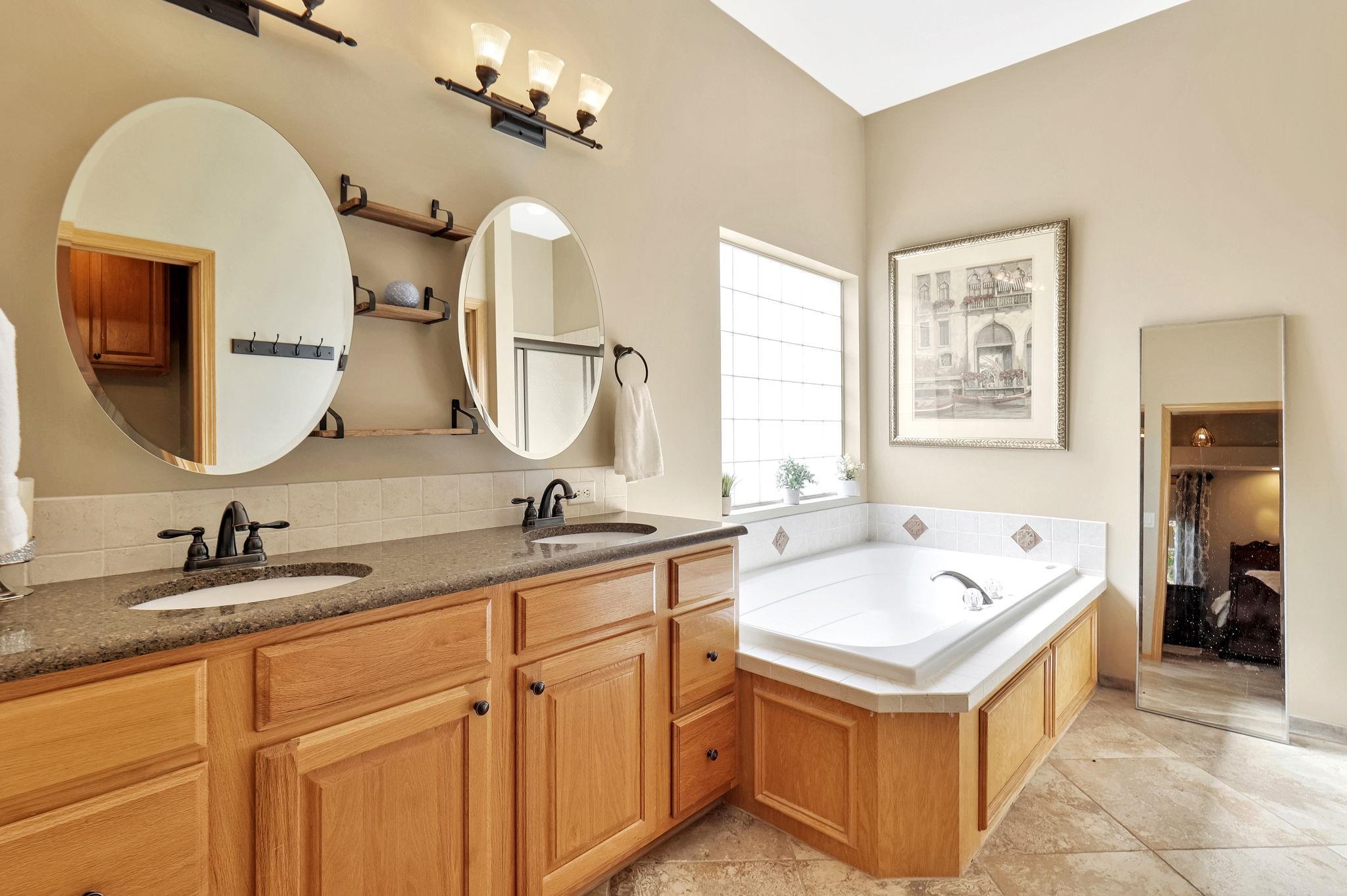 Wichita, Kansas 67235, United States, 5 Bedrooms Bedrooms, ,3 BathroomsBathrooms,Residential,Pending,72447