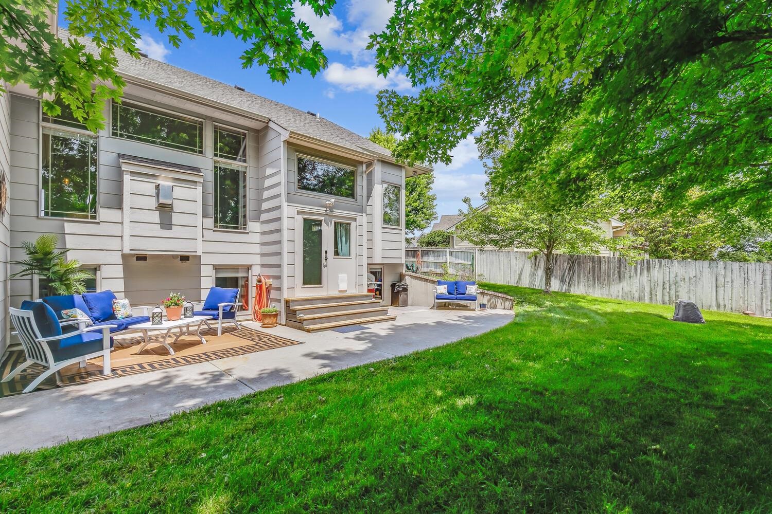 Wichita, Kansas 67235, United States, 5 Bedrooms Bedrooms, ,3 BathroomsBathrooms,Residential,Pending,72447