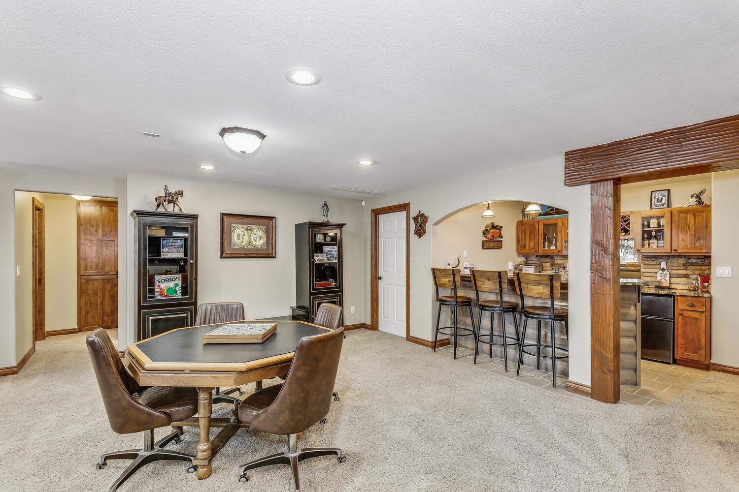 Wichita, Kansas 67235, United States, 5 Bedrooms Bedrooms, ,3 BathroomsBathrooms,Residential,Pending,72447