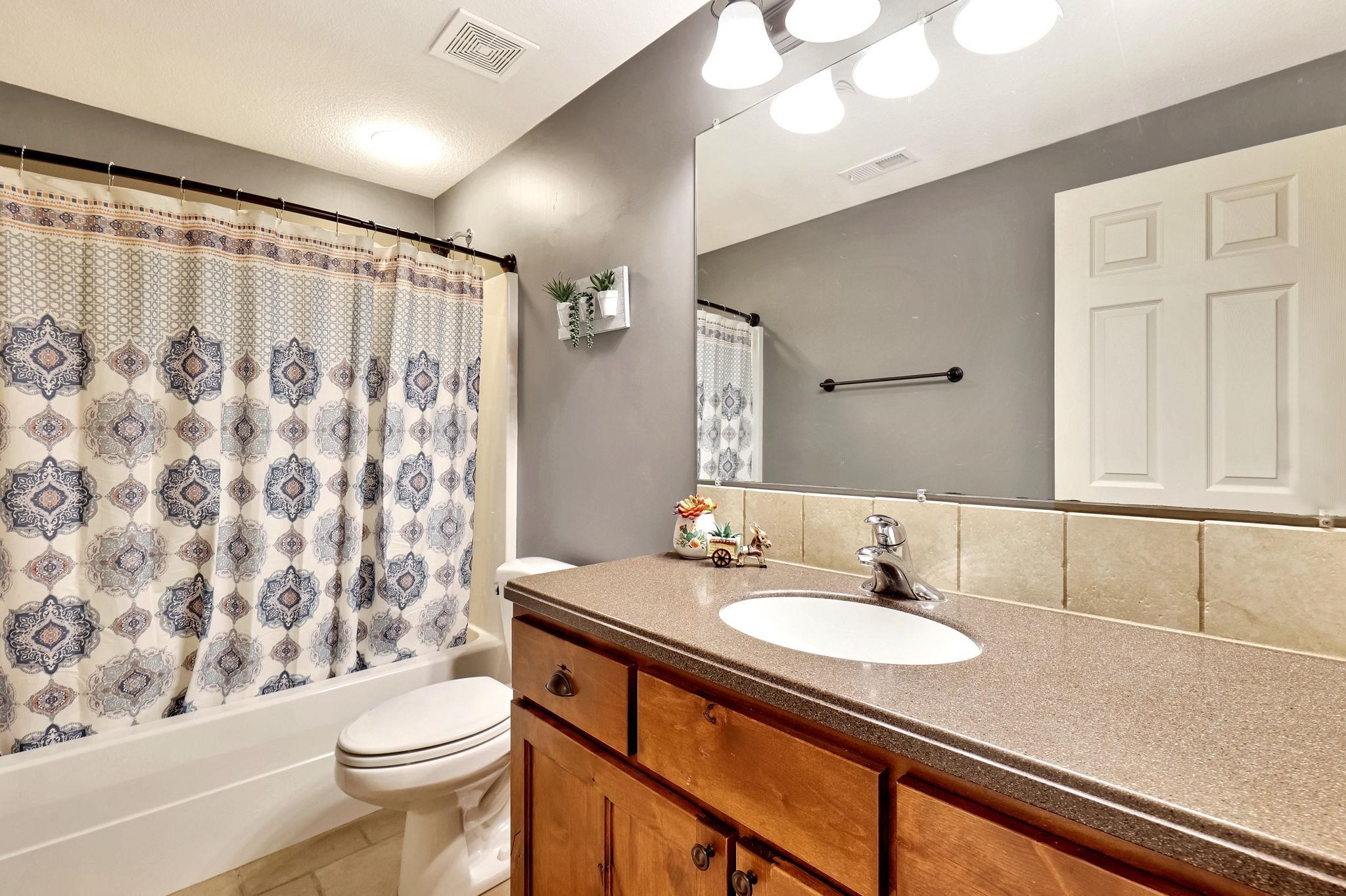 Wichita, Kansas 67235, United States, 5 Bedrooms Bedrooms, ,3 BathroomsBathrooms,Residential,Pending,72447