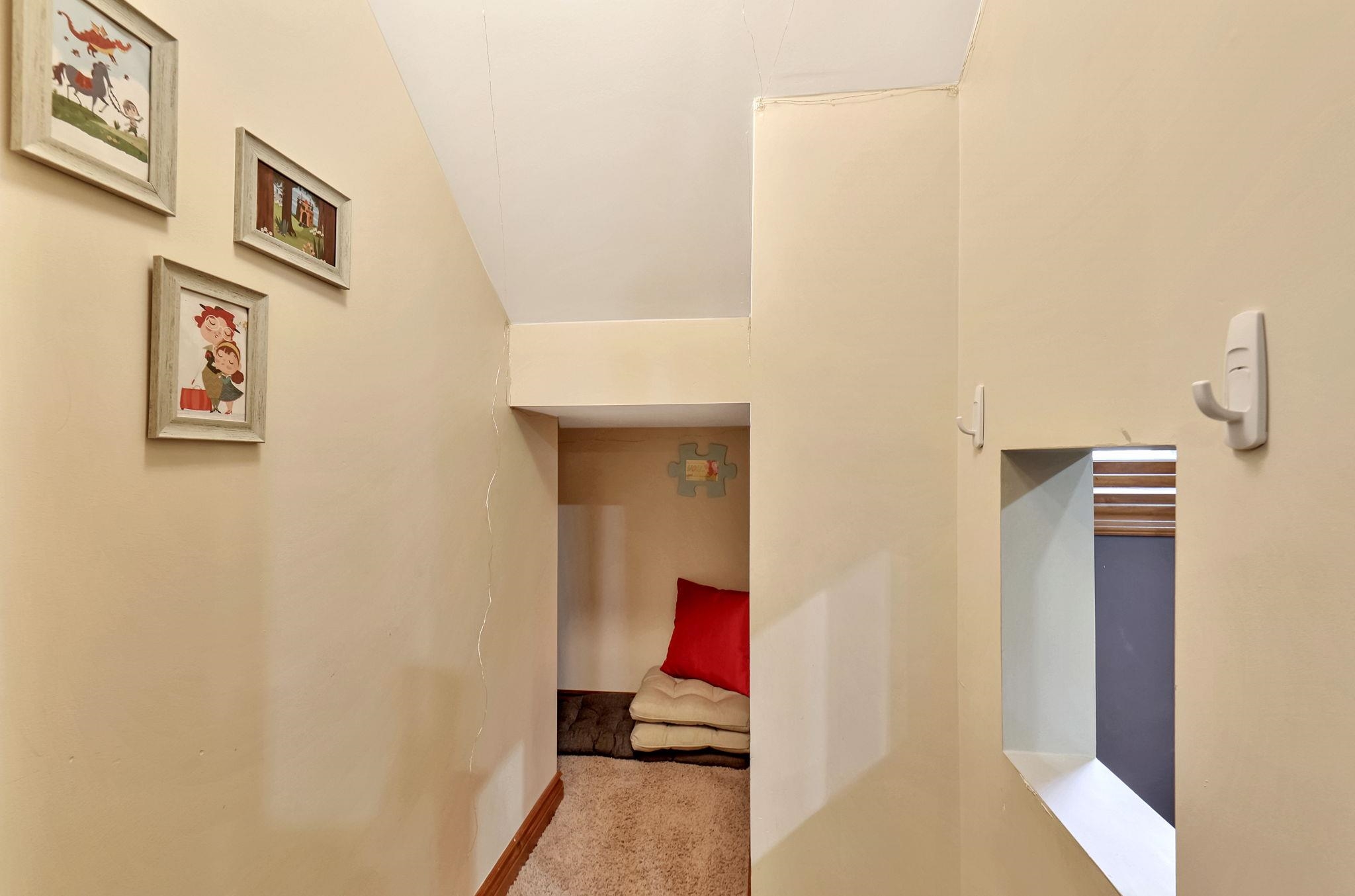 Wichita, Kansas 67235, United States, 5 Bedrooms Bedrooms, ,3 BathroomsBathrooms,Residential,Pending,72447